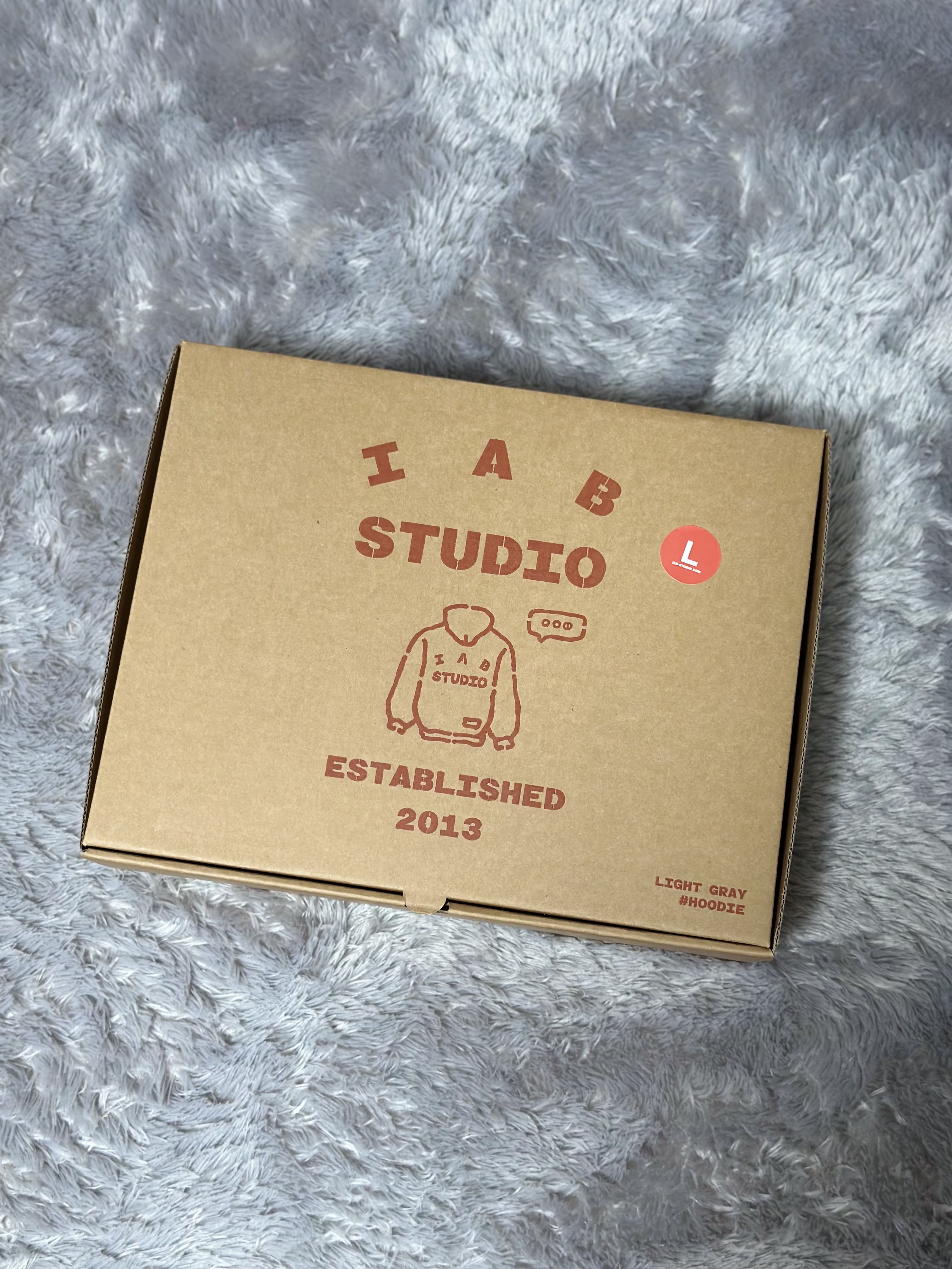 IAB Studio Hoodie Light Gray 착용 스타일 - 1