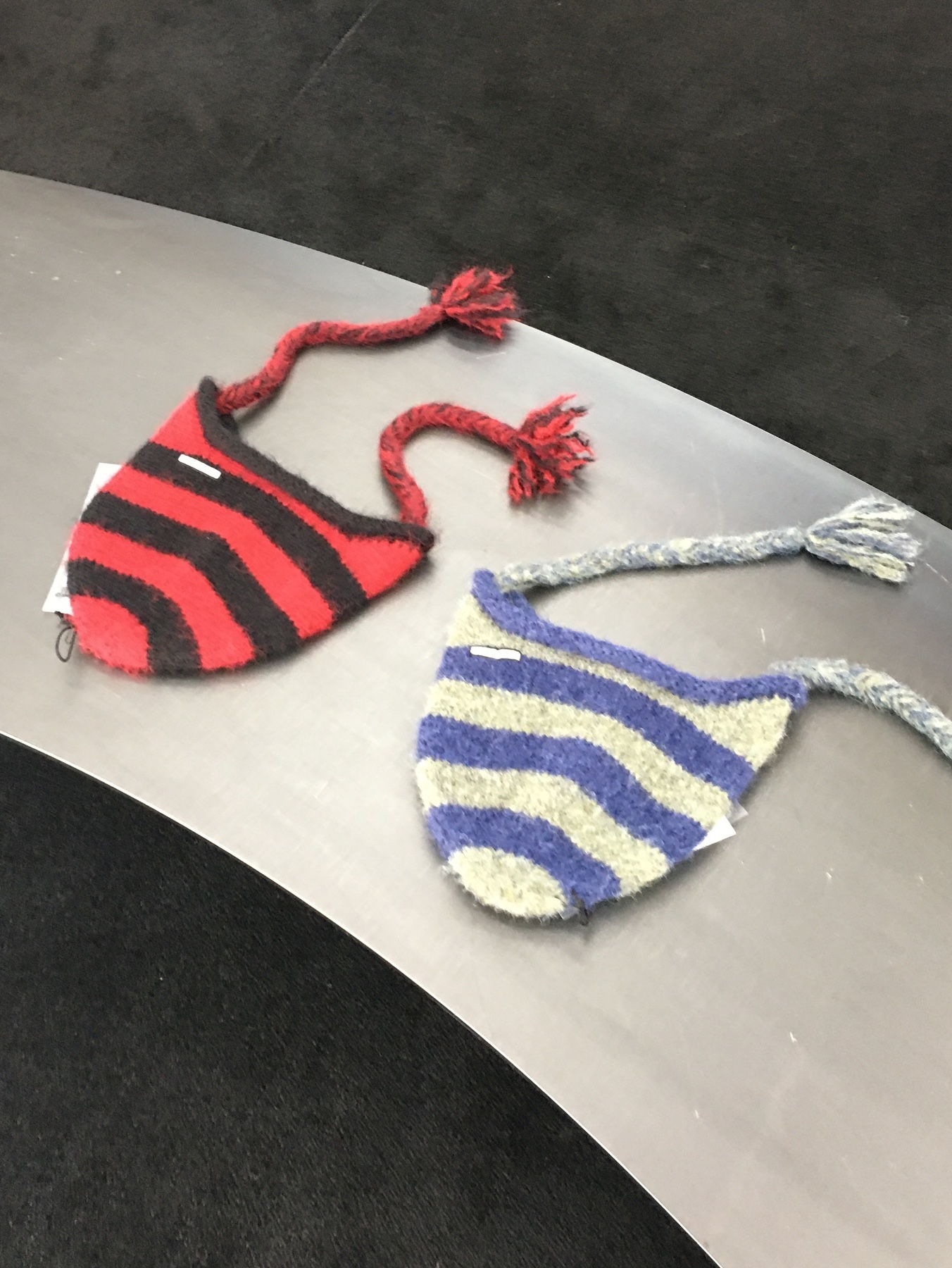 Thevinylhouse Ear Flap Stripe Beanie Red, Thevinylhouse Ear Flap Stripe Beanie Green 착용 스타일