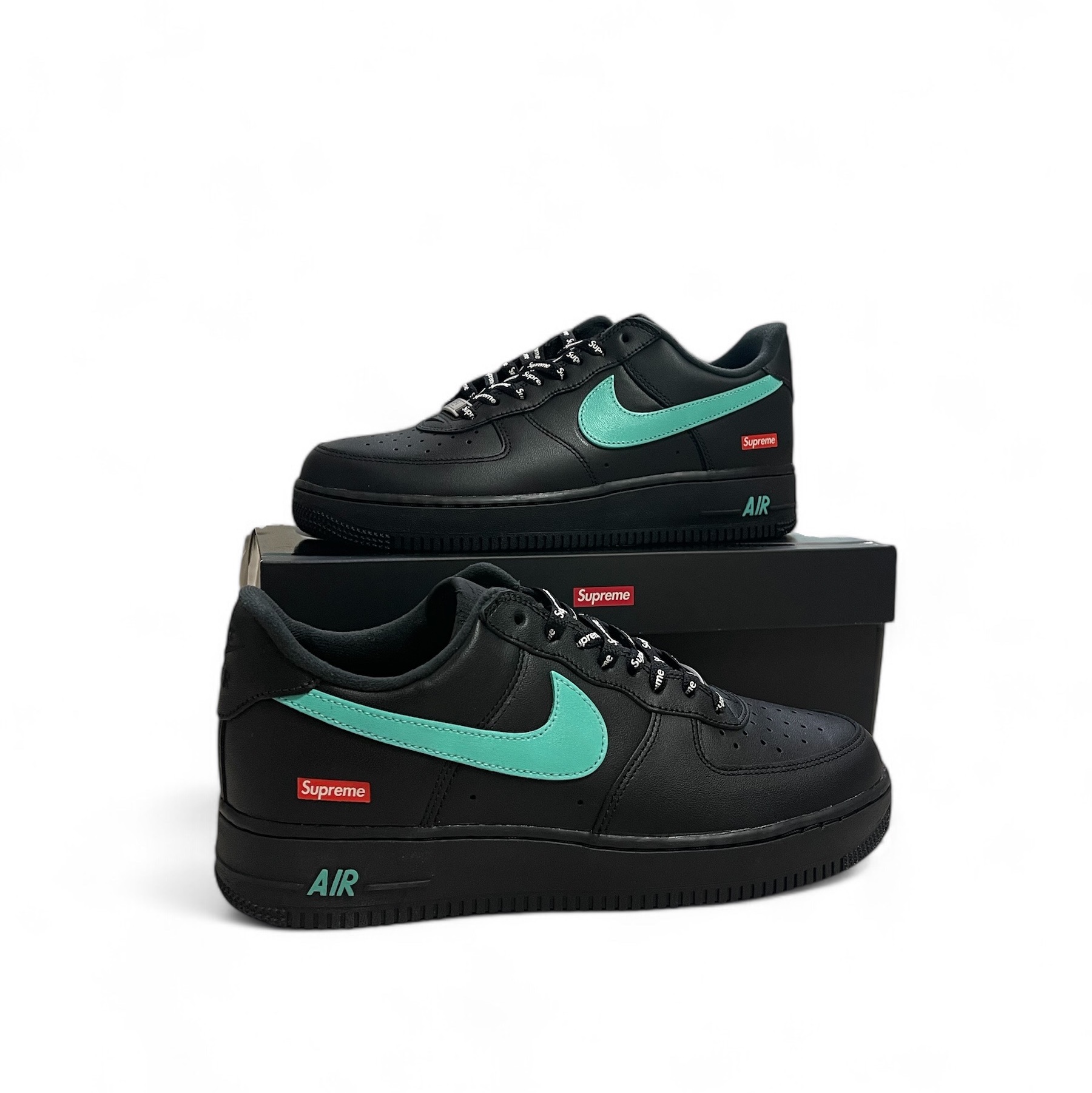 Nike x Supreme Air Force 1 Low Black 착용 스타일 - 3