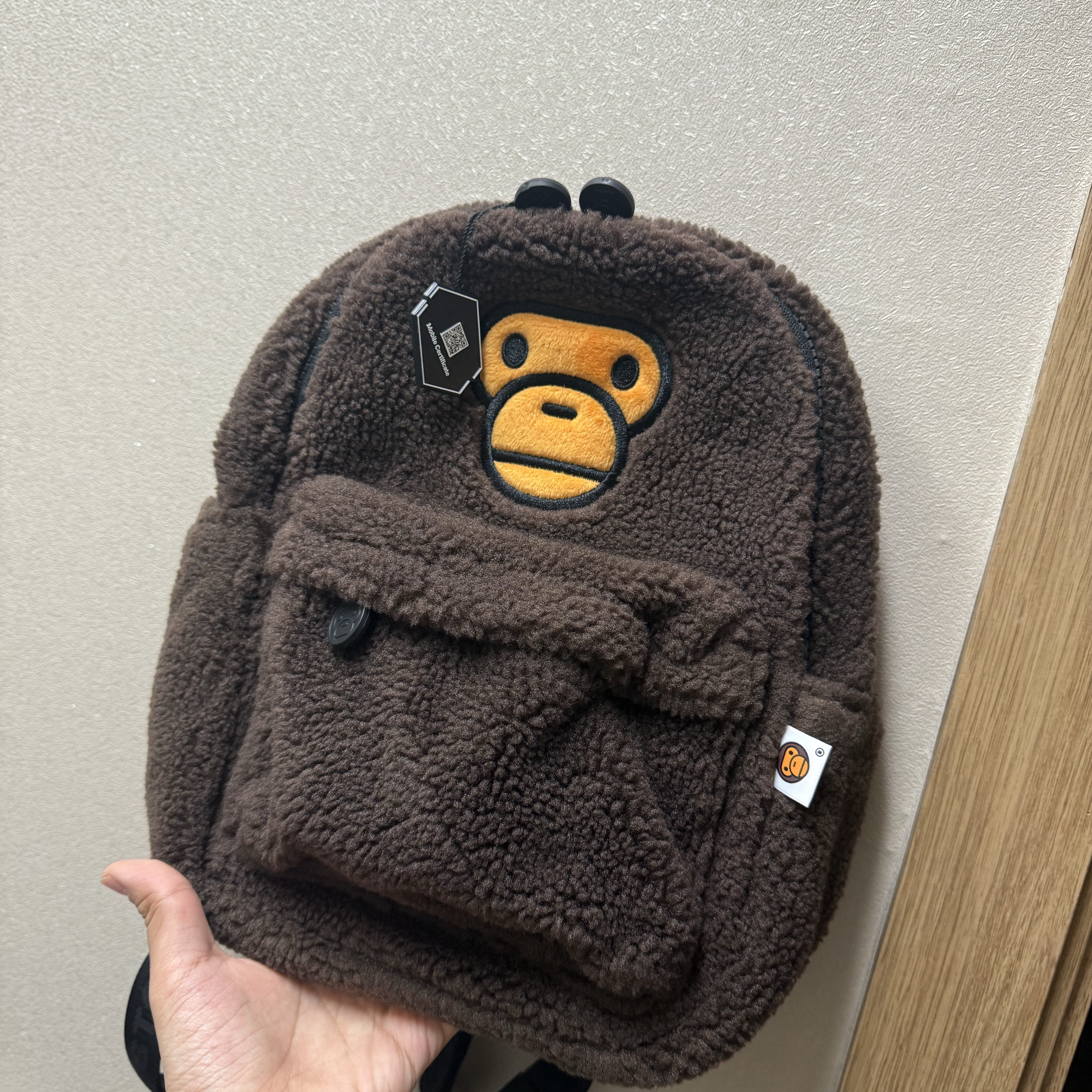 BAPE Baby Milo Mini Fur Backpack Brown 착용 스타일 - 1
