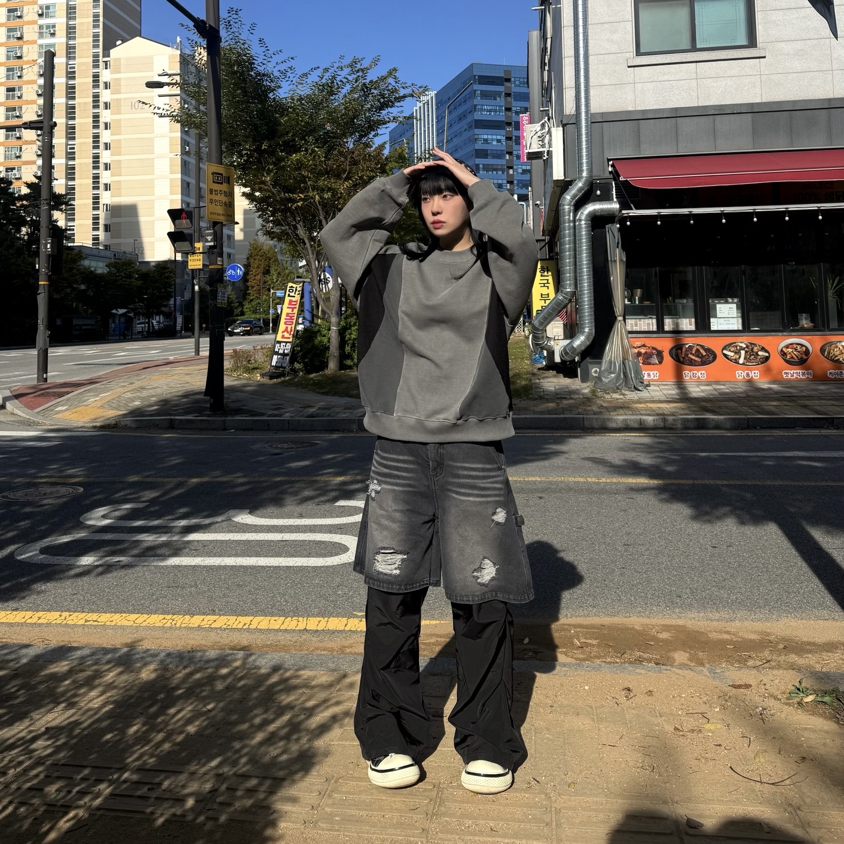 Flavorism Hybrid Layered Denim Track Pants (TP0056) Black 착용 스타일 - 1