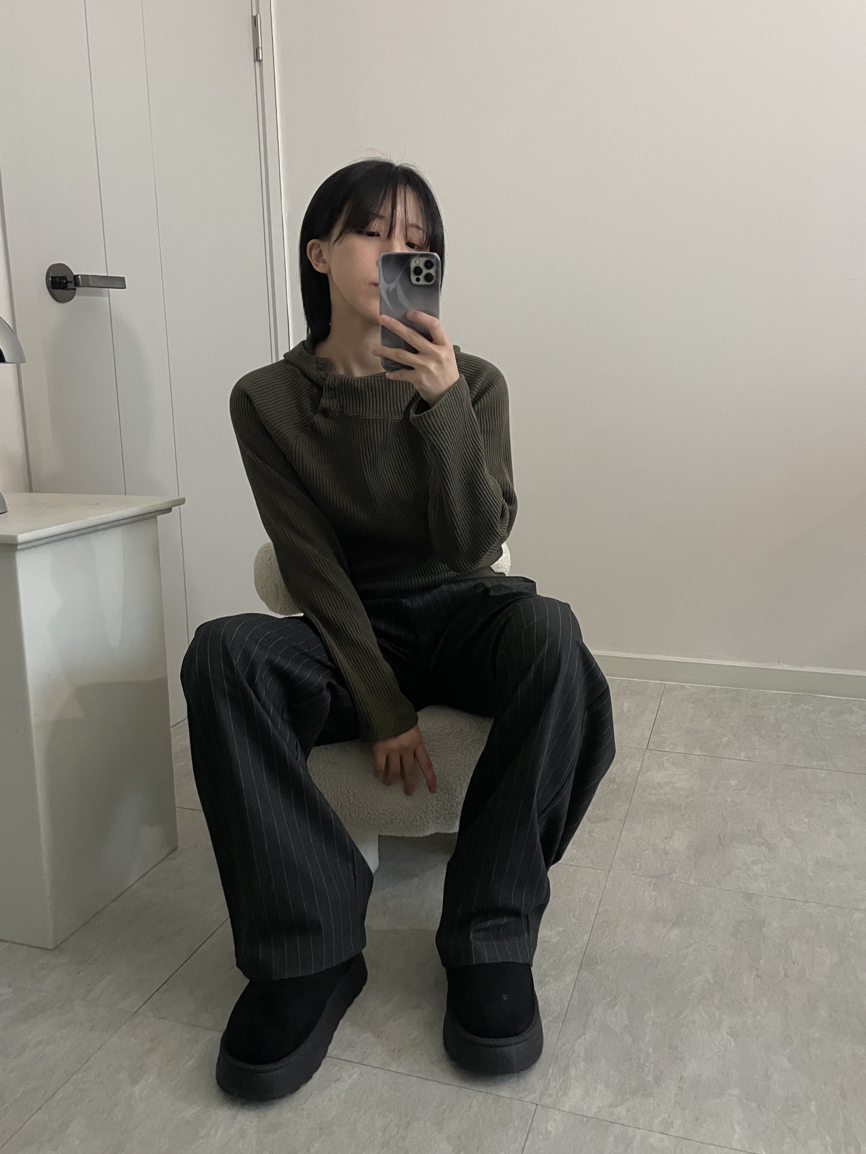 (W) UGG Classic Ultra Mini Platform Boots Black 착용 스타일