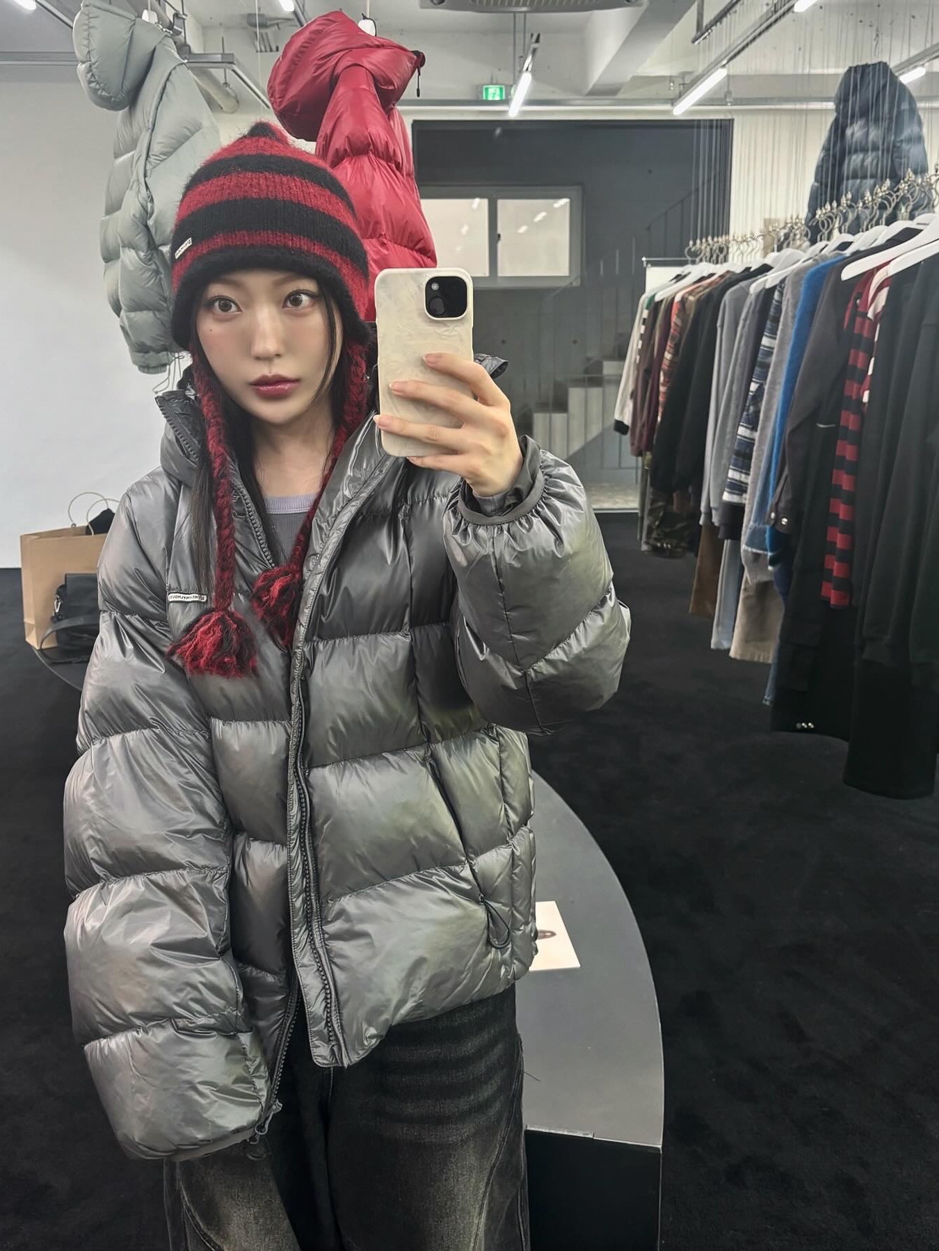 Thevinylhouse Hooded Duck Down Jacket Charcoal, Thevinylhouse Hooded Duck Down Jacket Black 착용 스타일