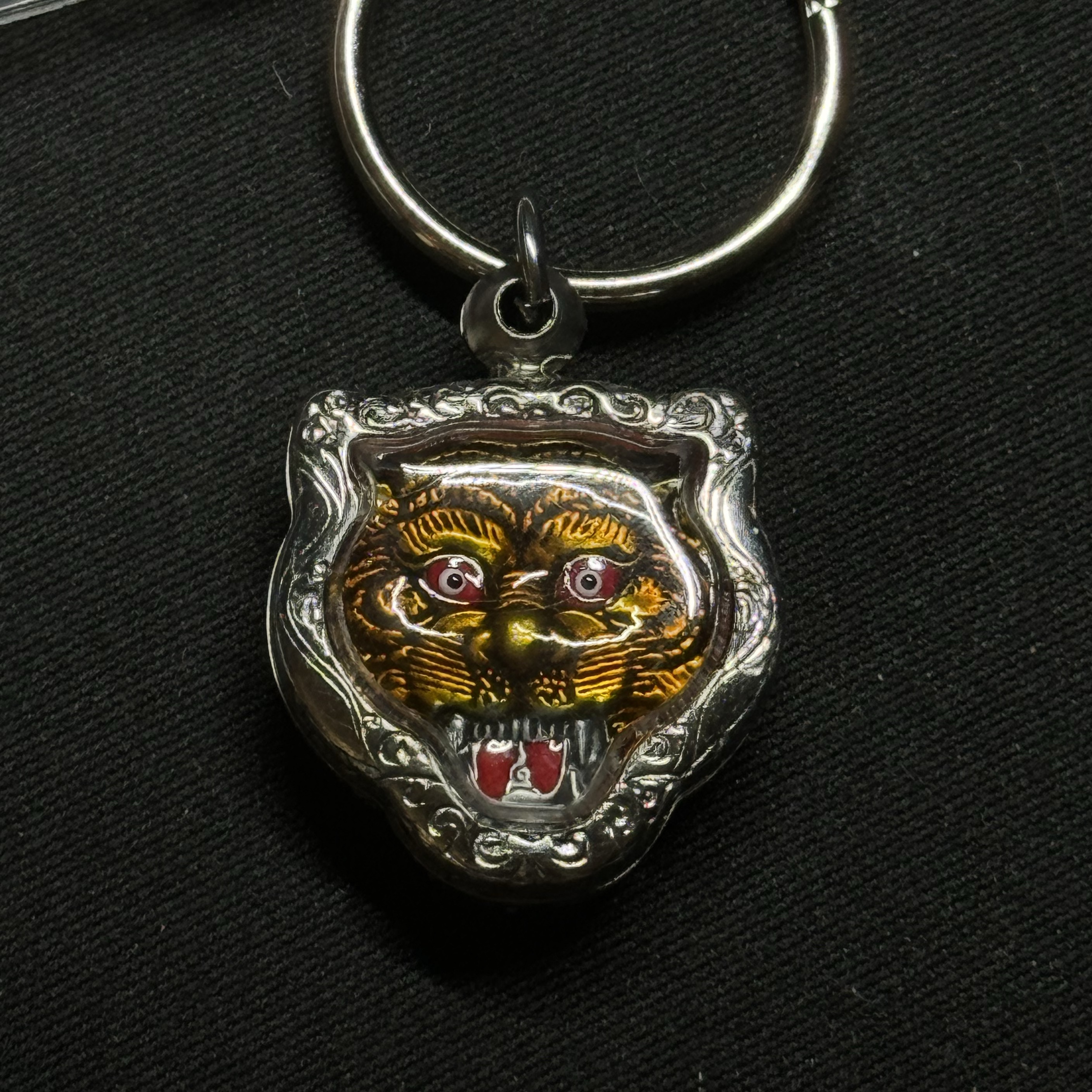 Supreme Tiger Keychain Silver - 24FW 착용 스타일 - 1