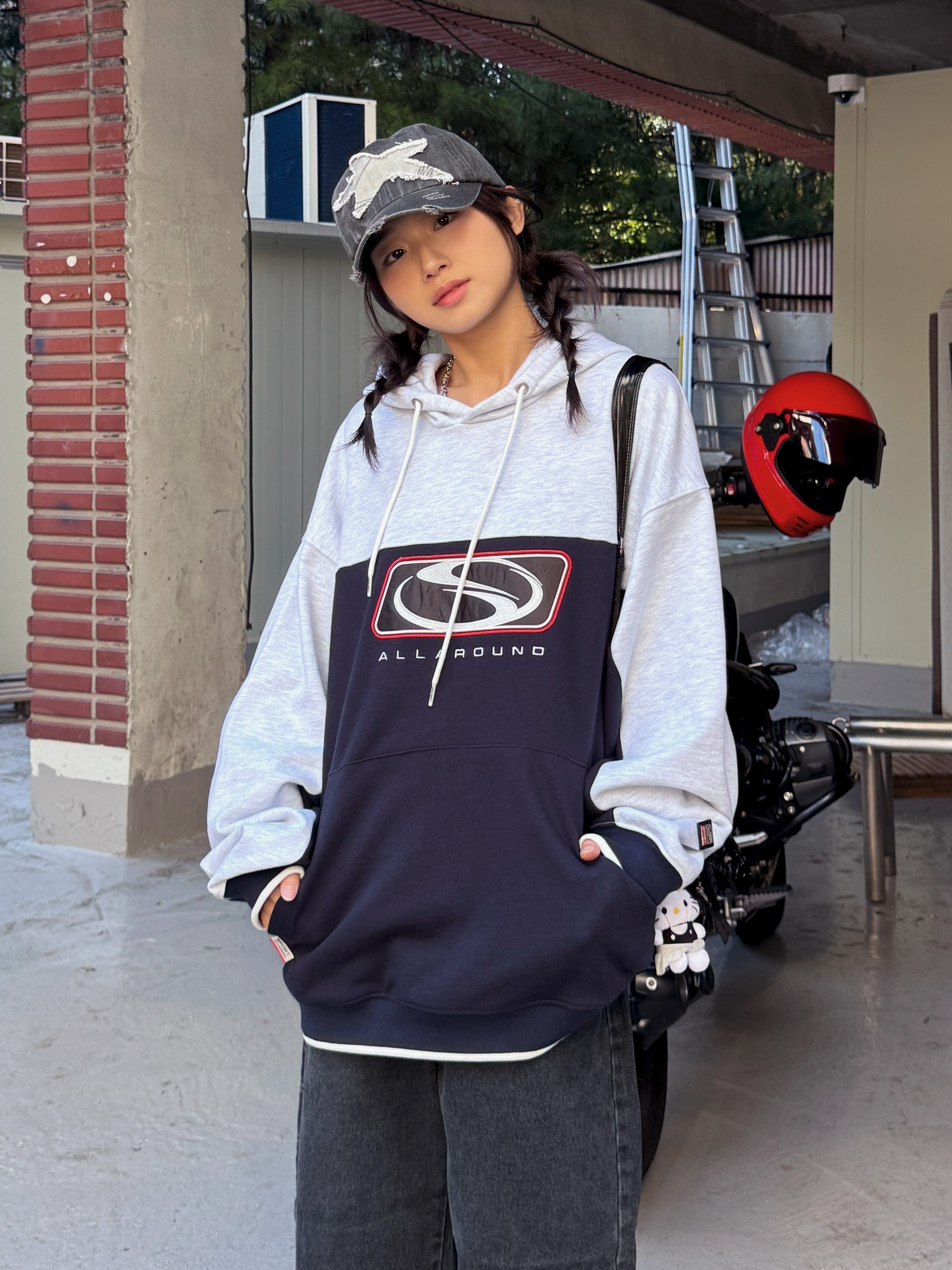 SPORT CHAMBER SC Big Flash Hoodie T-Shirt Navy 착용 스타일 - 1