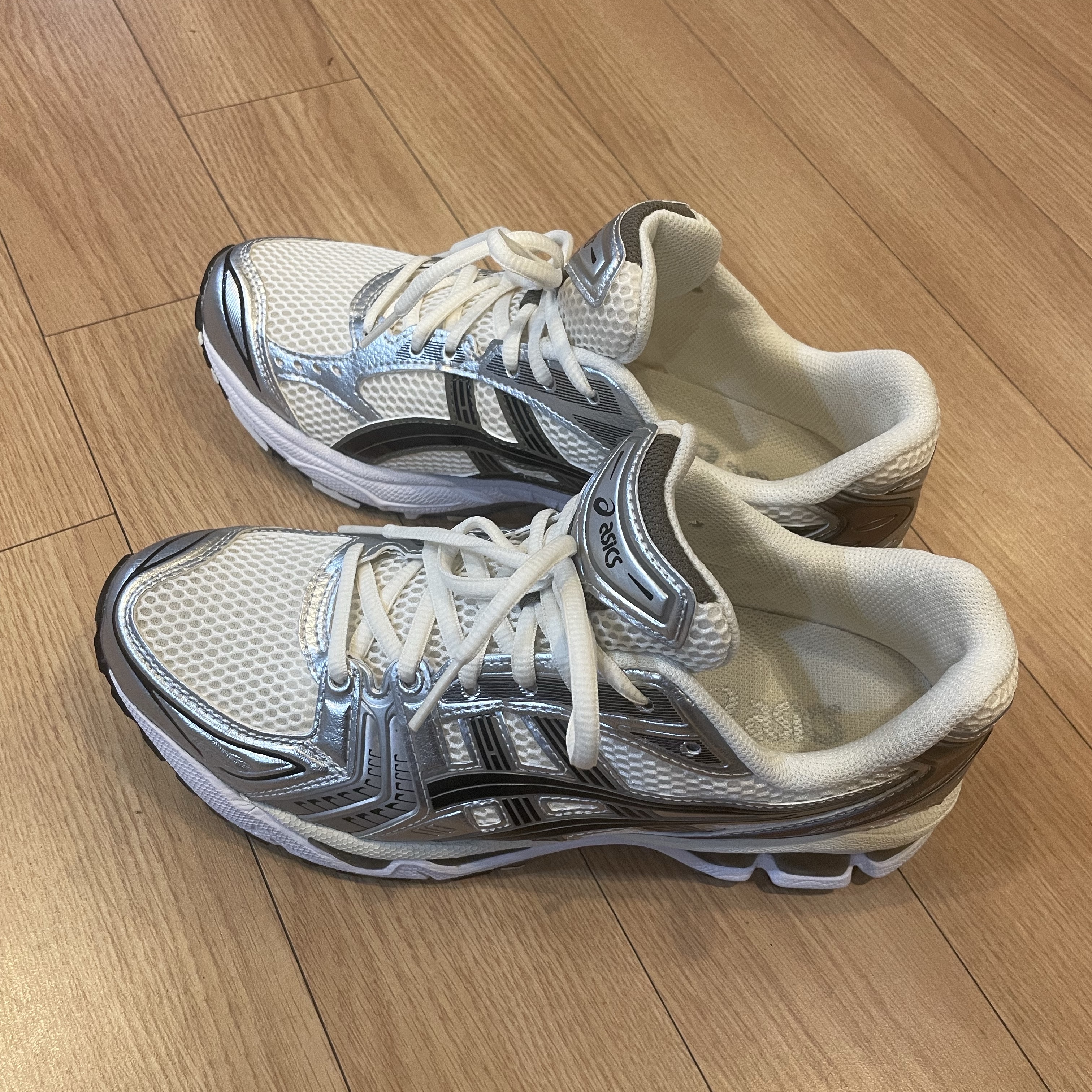 Asics Gel-Kayano 14 Cream Black 착용 스타일
