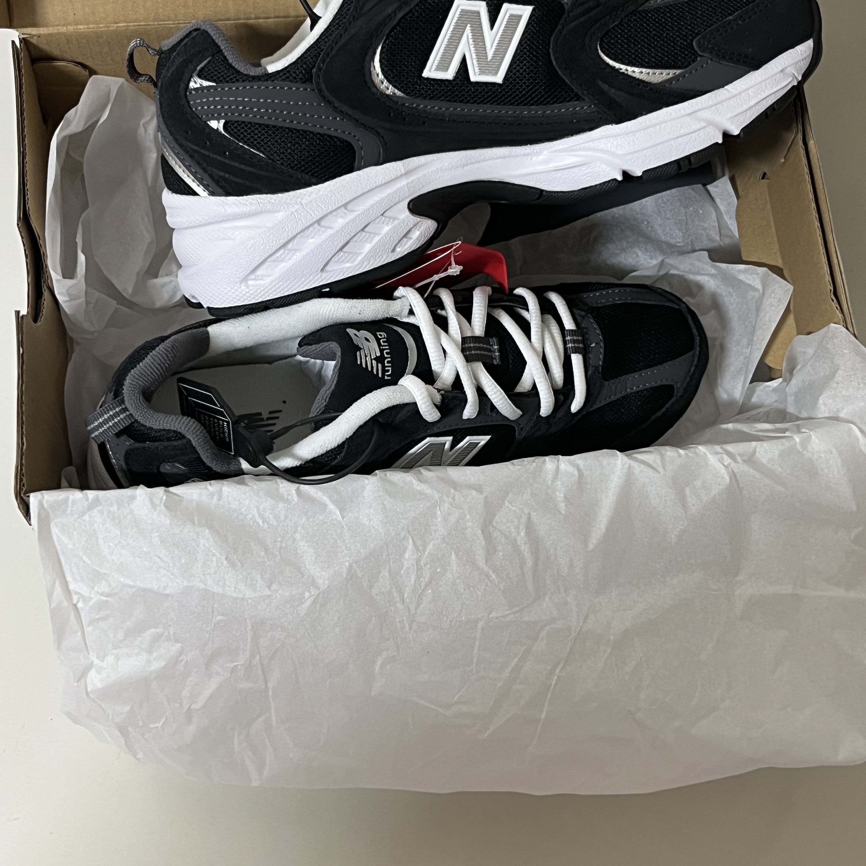New Balance 530 Classic Black 착용 스타일