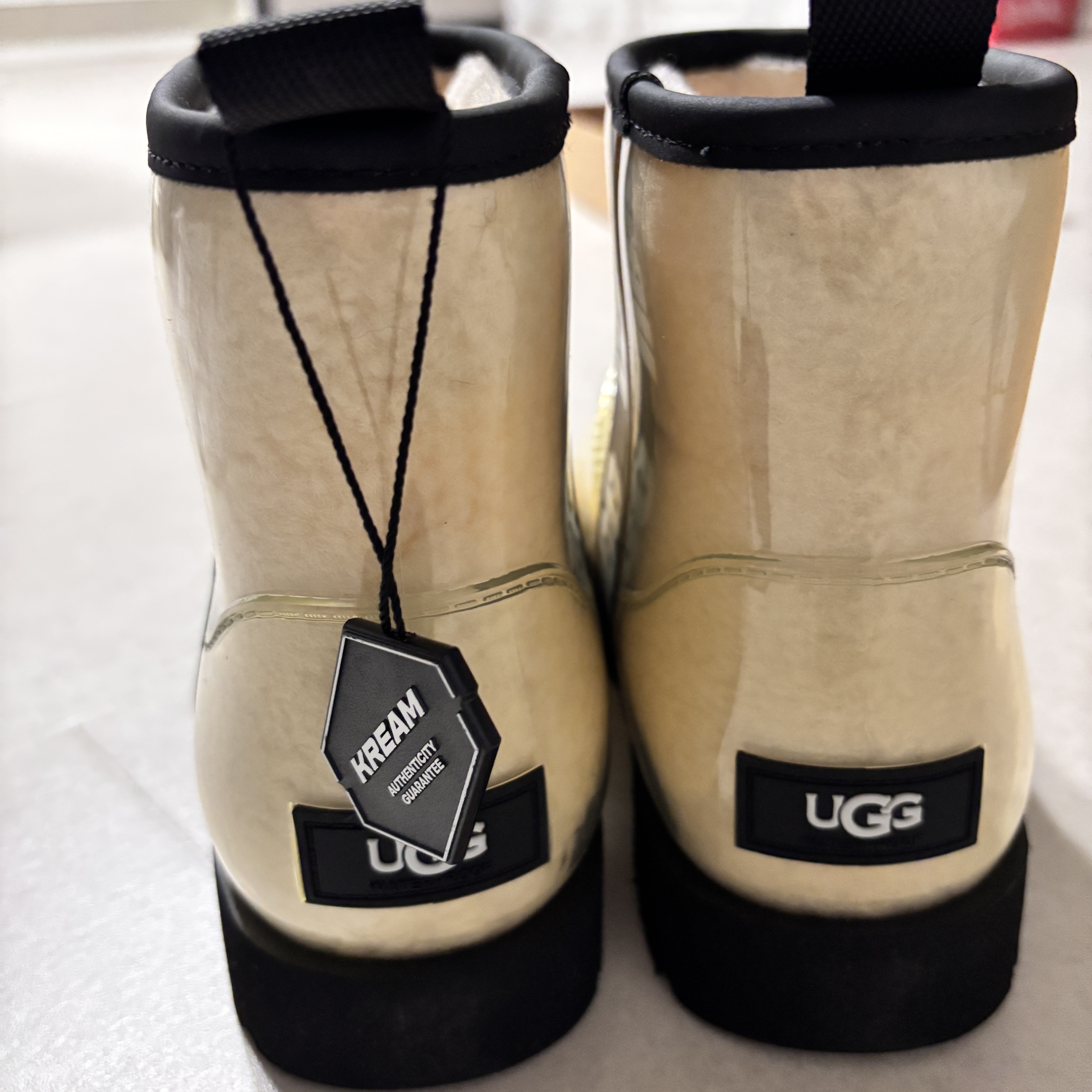 (W) UGG Classic Clear Mini Boots Natural Black 착용 스타일 - 5