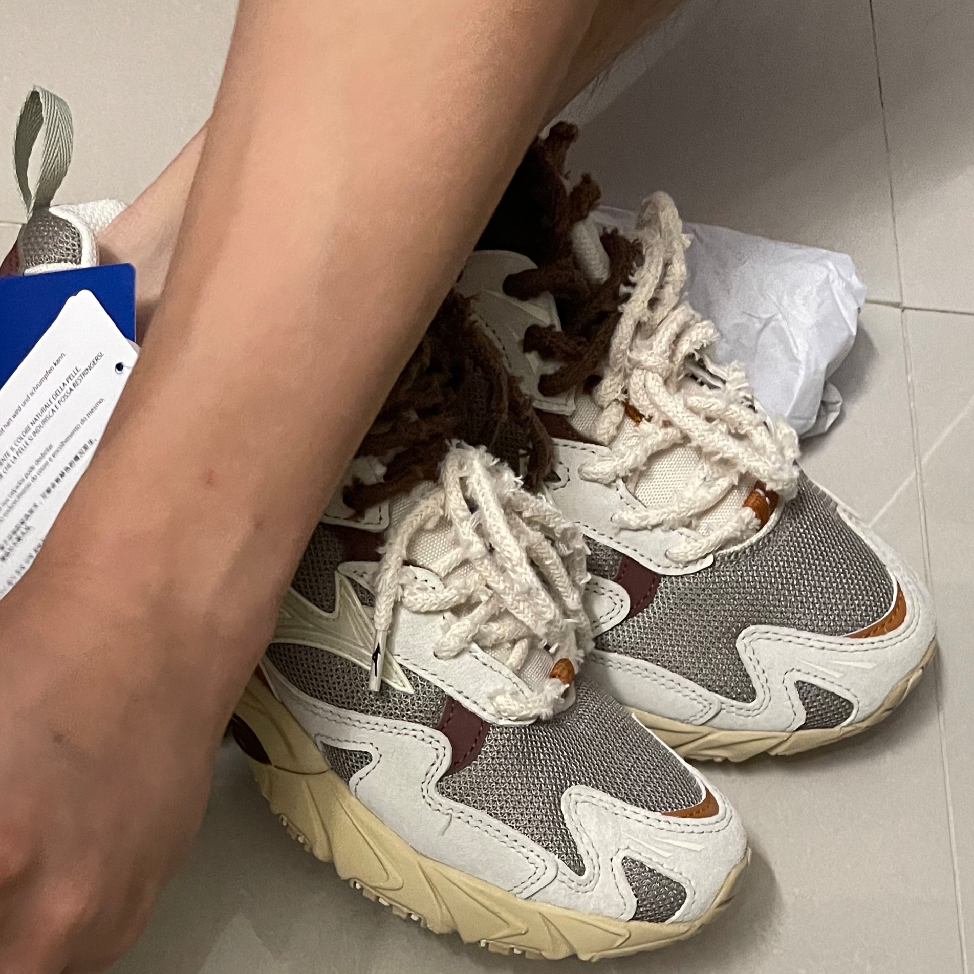 STU X MIZUNO Wave Rider 10 착용 스타일
