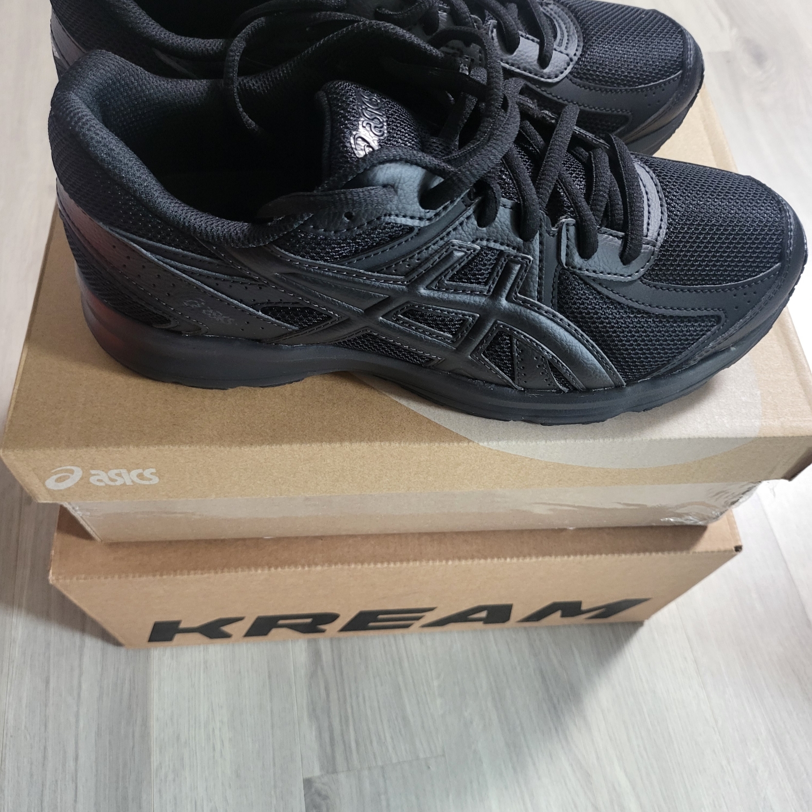Asics Jog 100 S Black - 2E Wide 착용 스타일