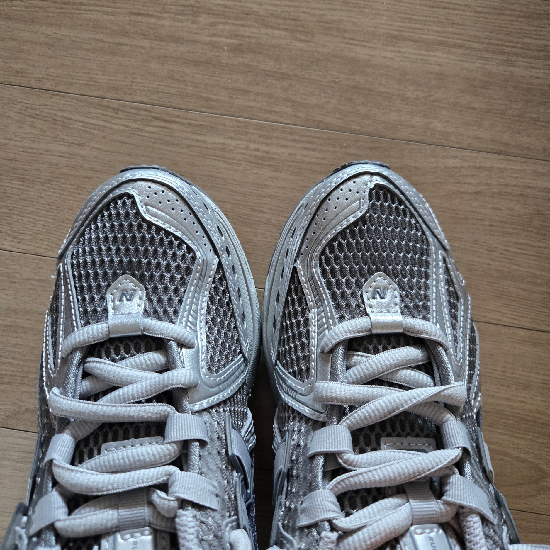 New Balance 1906R Harbor Grey Silver Metalic 착용 스타일 - 4