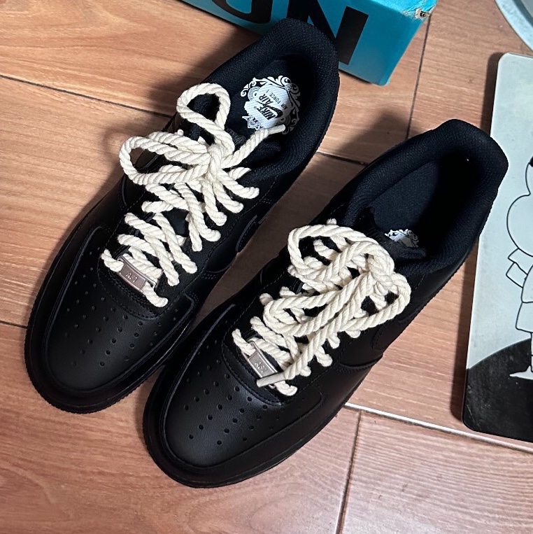 Nike Air Force 1 '07 Low Triple Black 착용 스타일 - 1