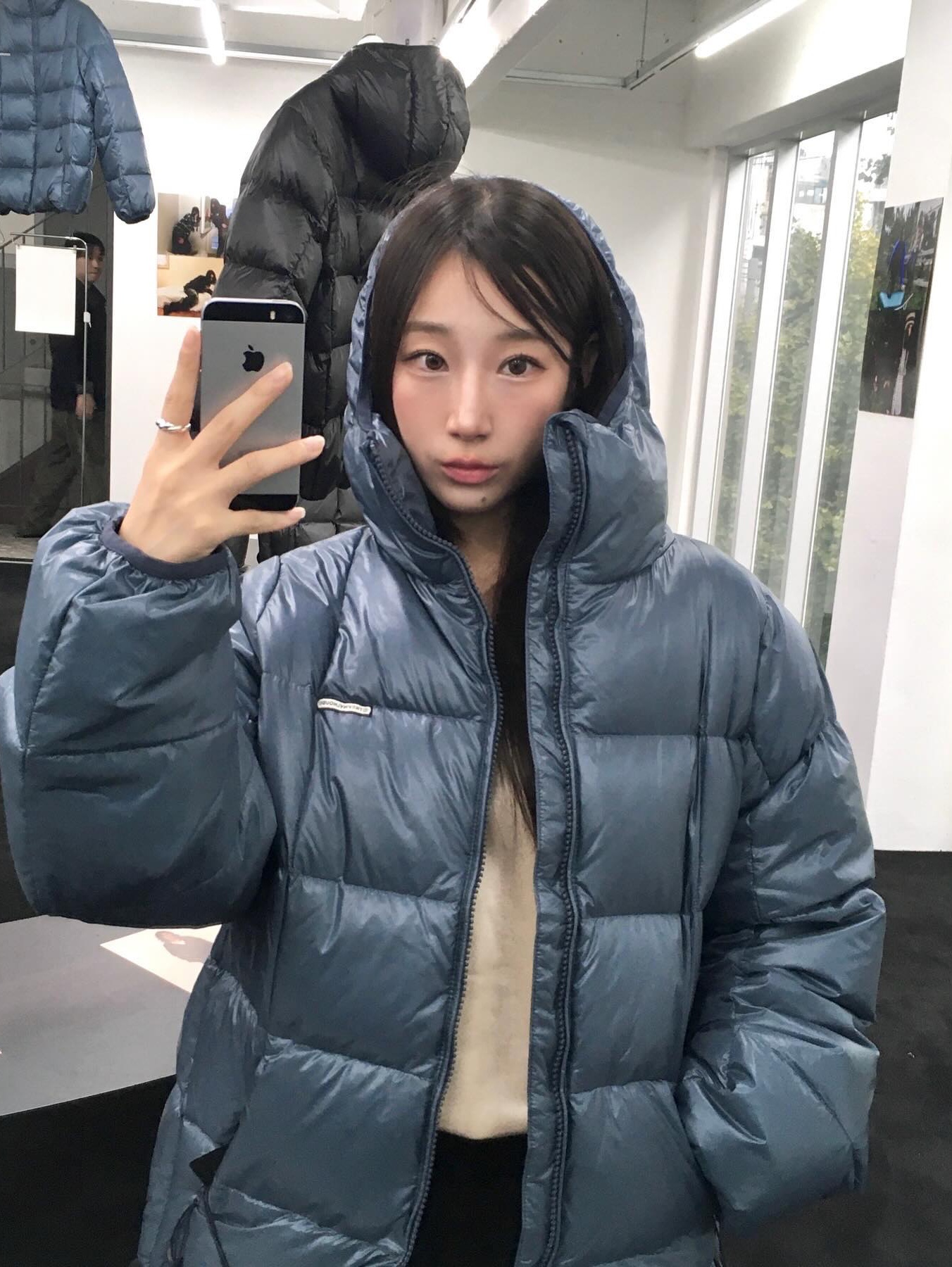 Thevinylhouse Hooded Duck Down Jacket Charcoal, Thevinylhouse Hooded Duck Down Jacket Black 착용 스타일