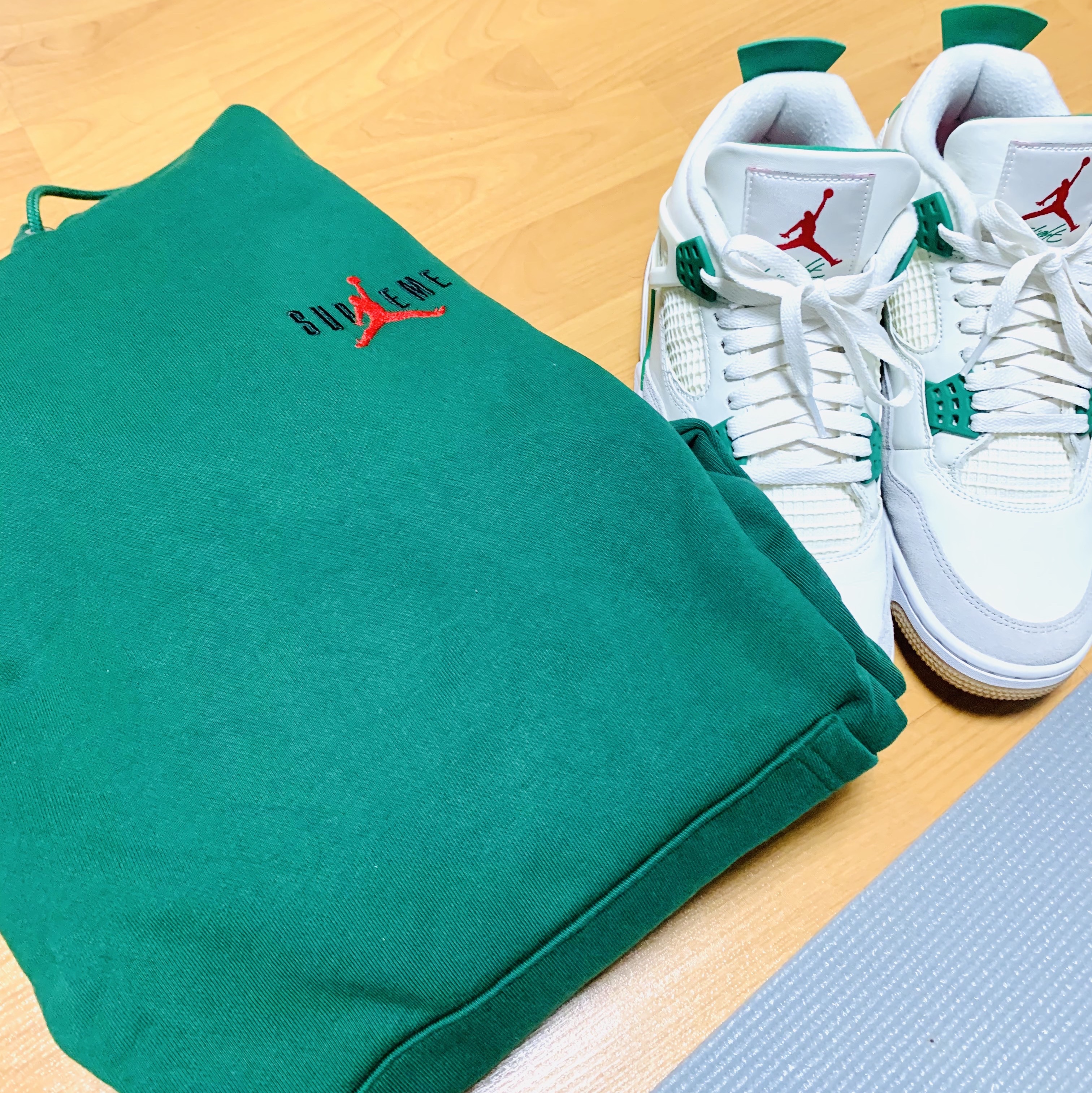 Supreme x Jordan Hooded Sweatshirt Green - 24FW, Jordan 4 x Nike SB Retro SP Pine Green 착용 스타일