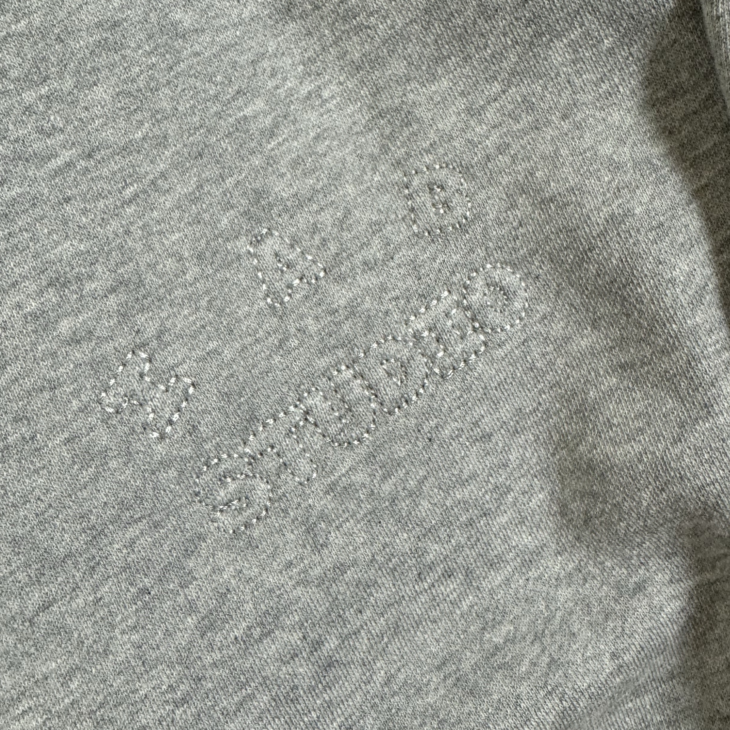 IAB Studio Embossed Sweatshirt Gray 착용 스타일