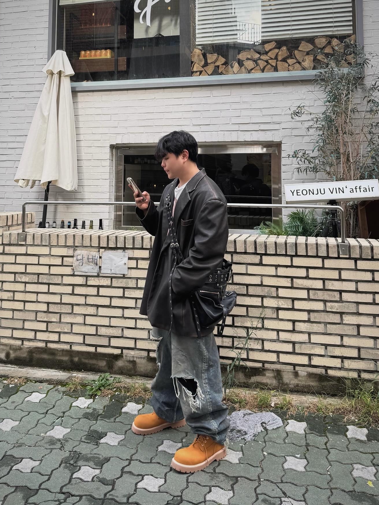 Balenciaga Baggy Pants Light Blue 착용 스타일