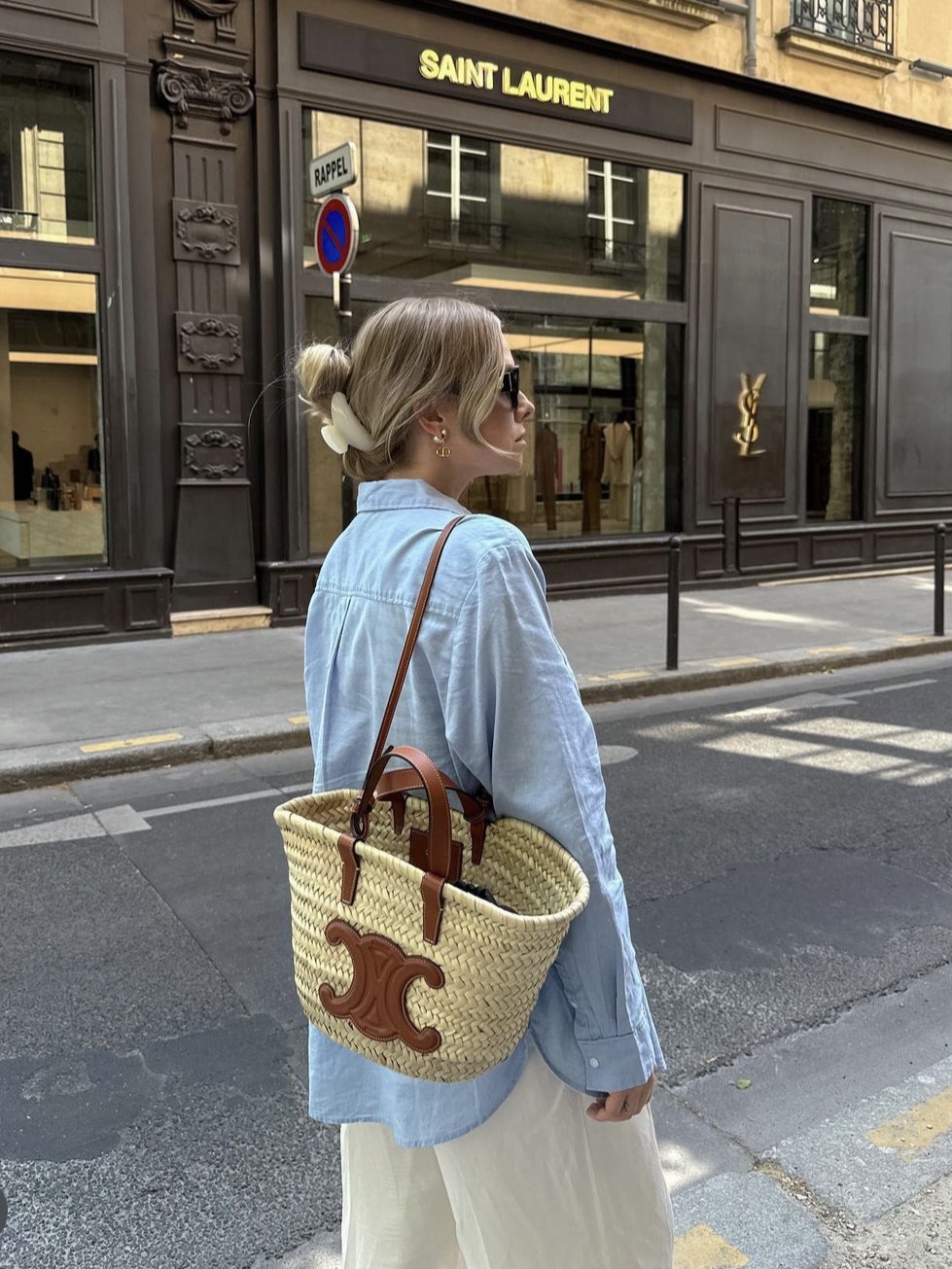 Celine Teen Triomphe Celine Classic Panier in Palm Leaves and Calfskin White, Celine Teen Supple Classic Panier In Raffia And Calfskin Tan 착용 스타일 - 4