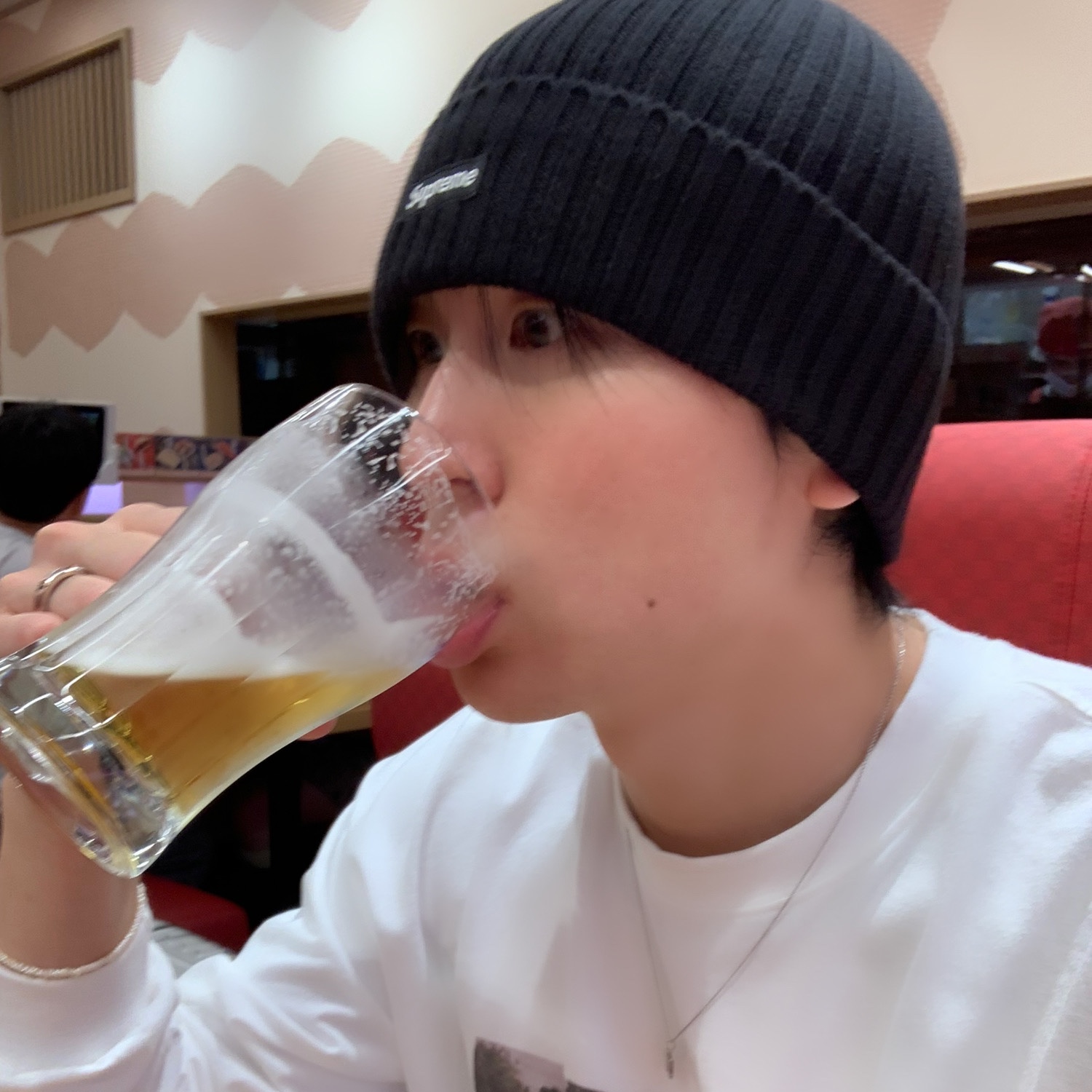 Supreme Overdyed Beanie Black 착용 스타일