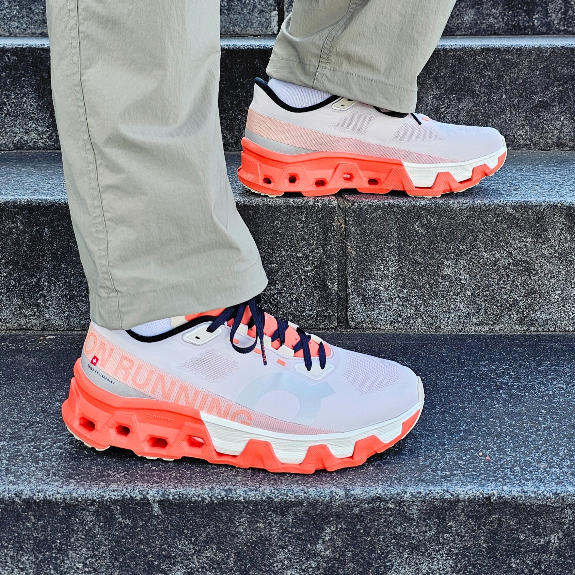 On Running Cloudmonster Hyper Mauve Flame 착용 스타일 - 3