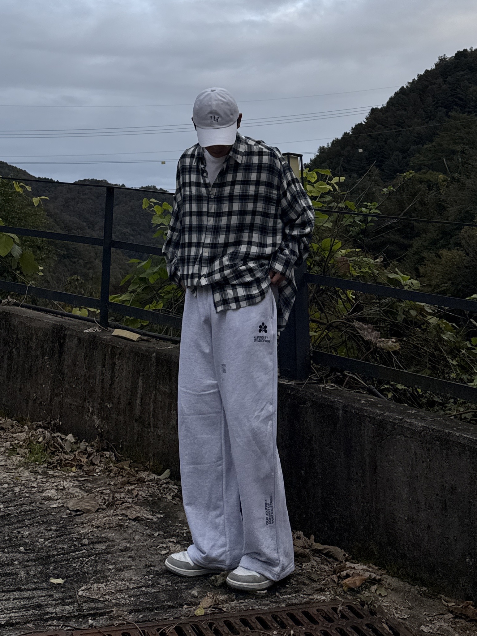 (W) Jordan 1 Low White Wolf Grey 착용 스타일 - 4