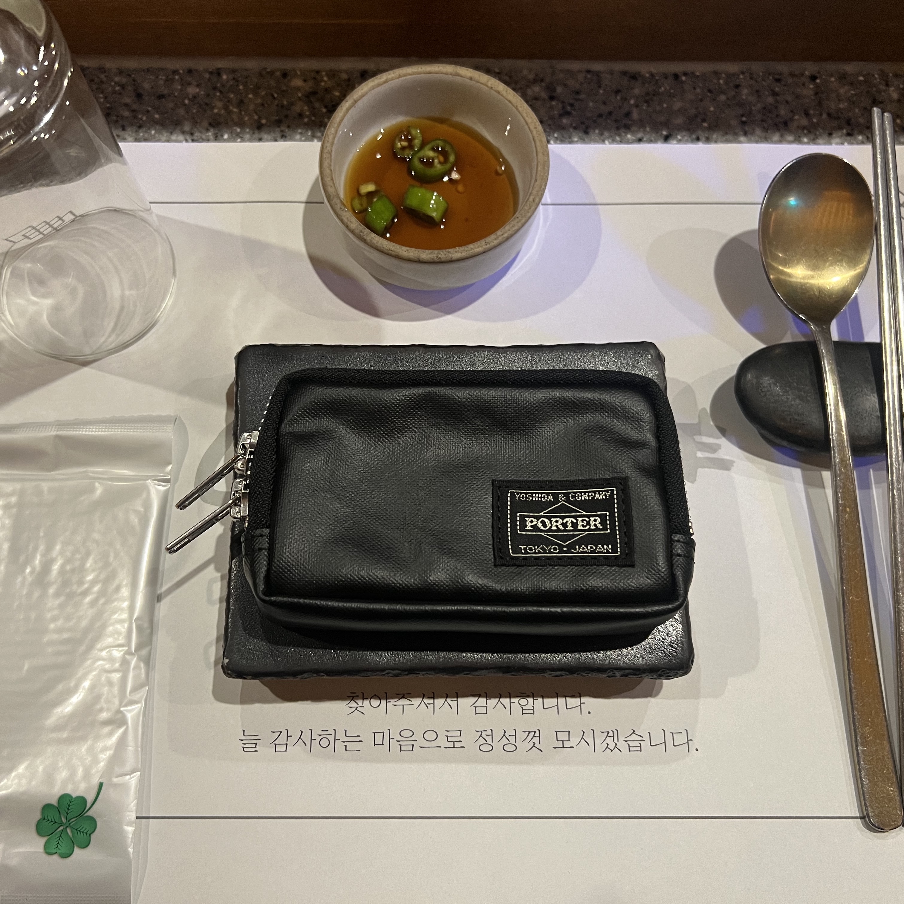 Porter Freestyle Multi Coin Case Black 착용 스타일 - 1