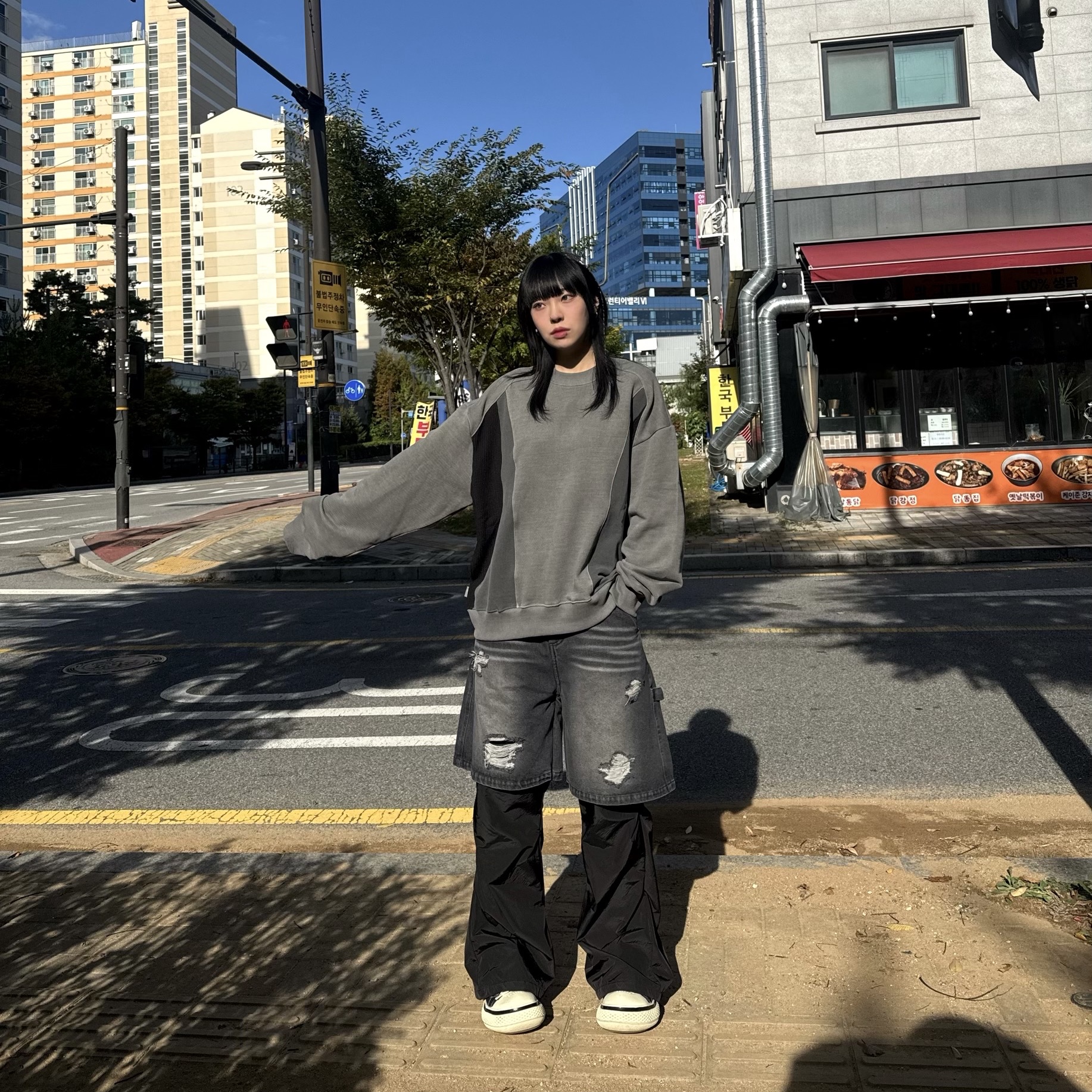 Flavorism Hybrid Layered Denim Track Pants (TP0056) Black 착용 스타일 - 2