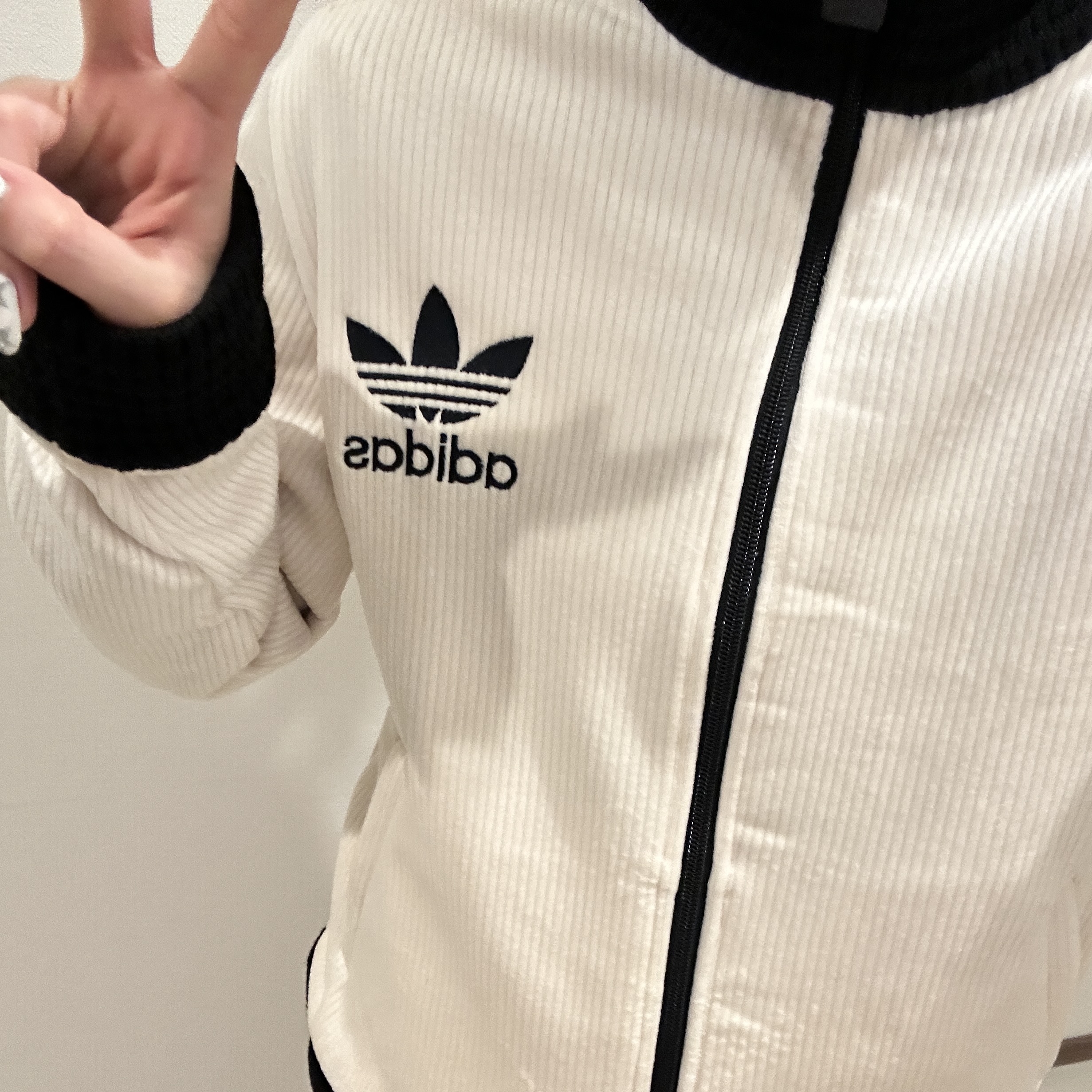 (W) Adidas Originals Premium Beckenbauer Luxe Track Jacket Wonder White - KR Sizing 착용 스타일 - 2