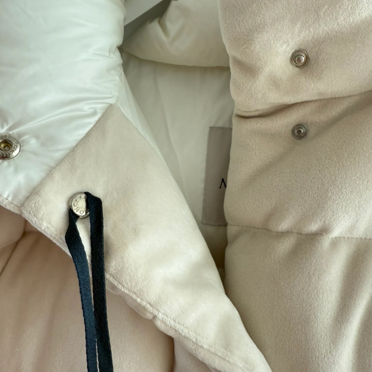 (W) Moncler Daos Chenille Down Jacket Beige - 23FW 착용 스타일 - 5