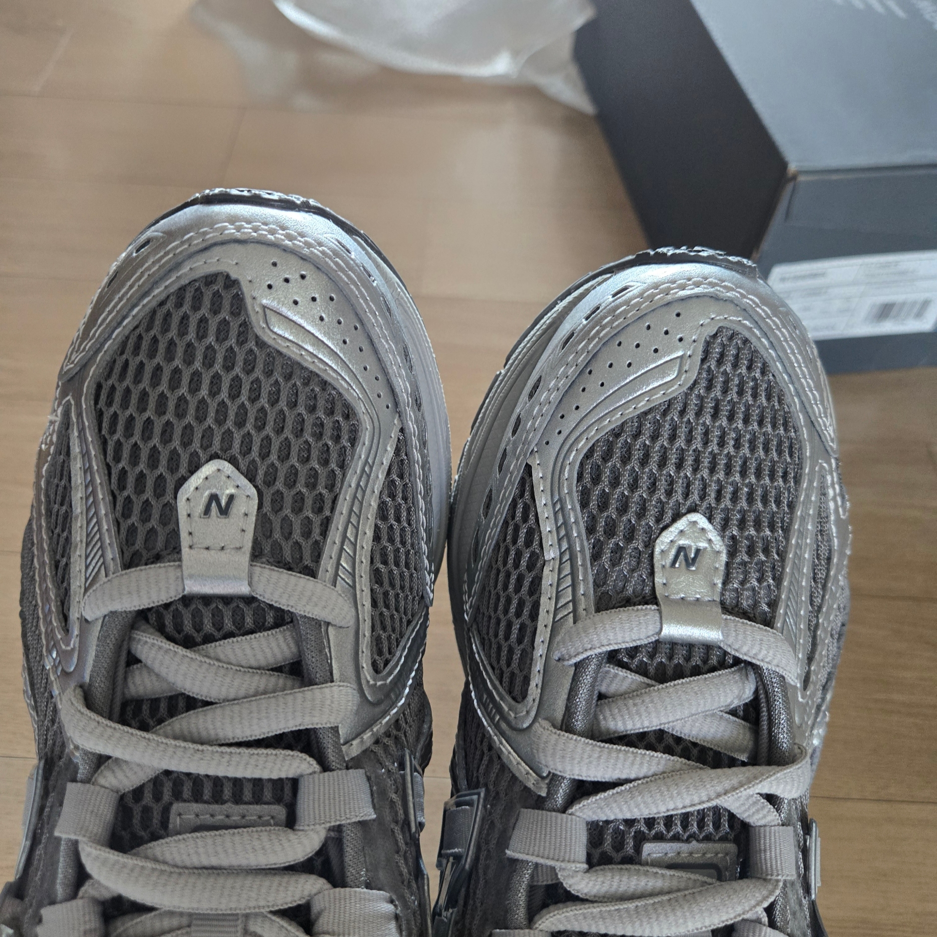 New Balance 1906R Harbor Grey Silver Metalic 착용 스타일 - 3
