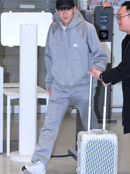 Rimowax Dior Carry-On Luggage Gradient Blue Oblique Aluminum 착용 스타일