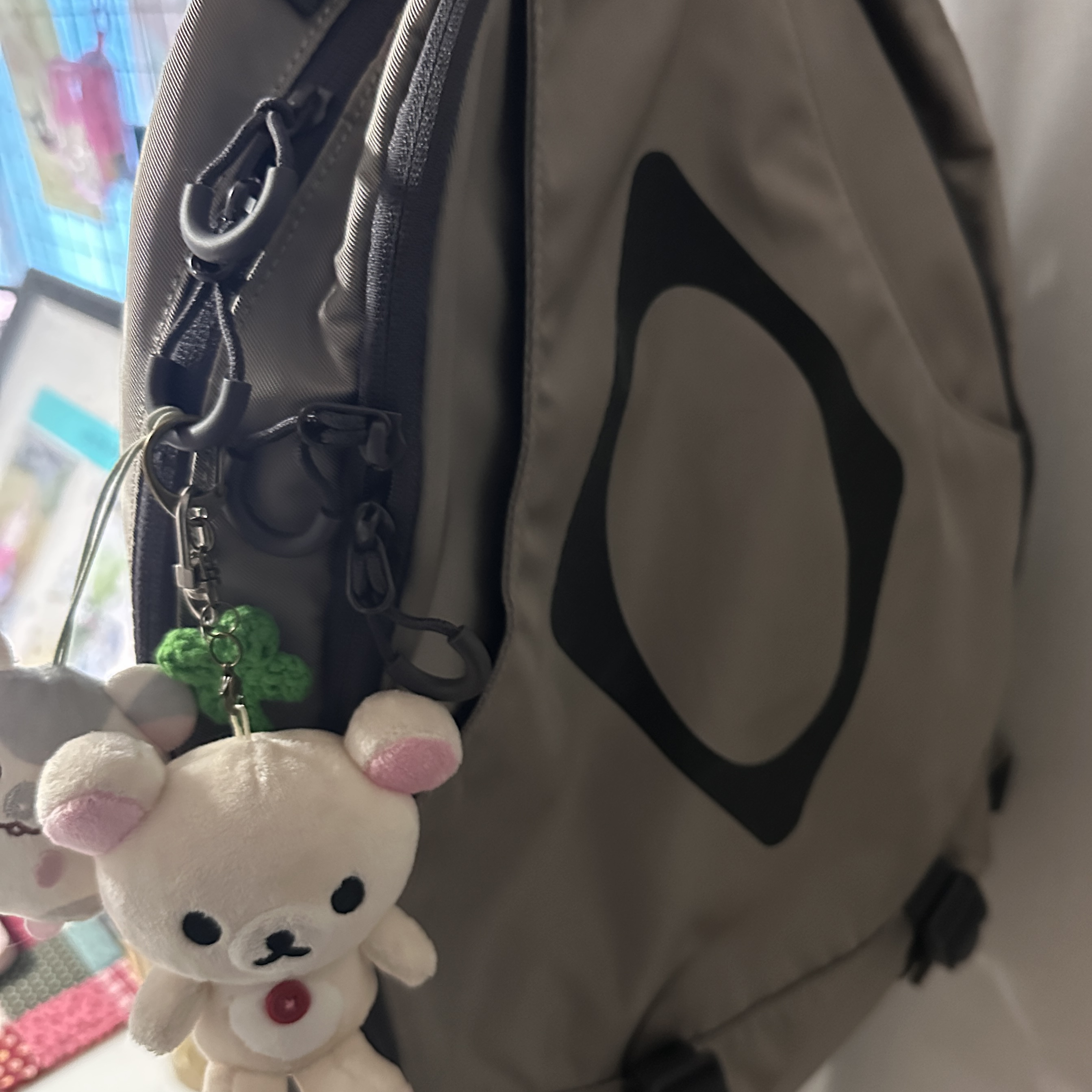 Mischief Rhombus Mountain Backpack Khaki 착용 스타일