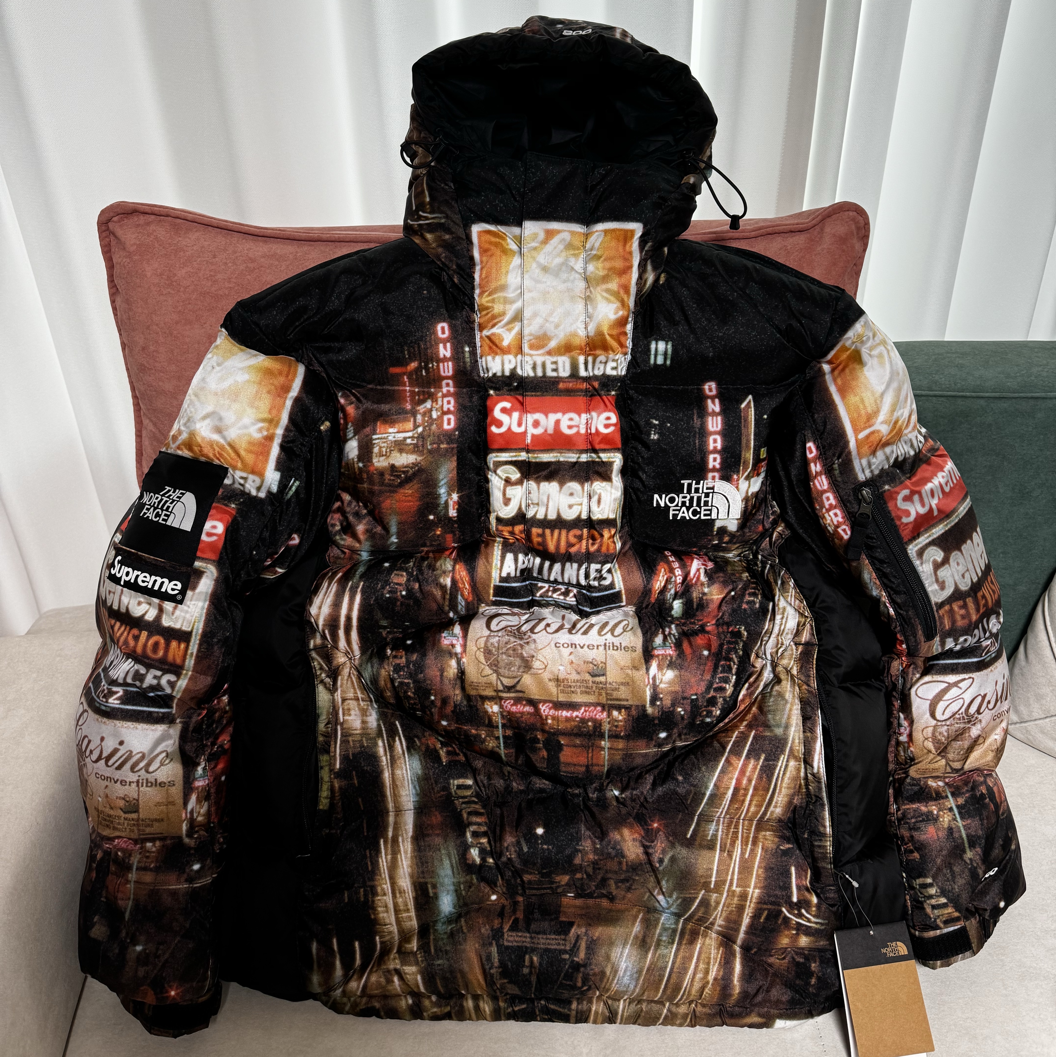 Supreme x The North Face 800-Fill Half Zip Hooded Pullover Times Square - 22FW 착용 스타일 - 1