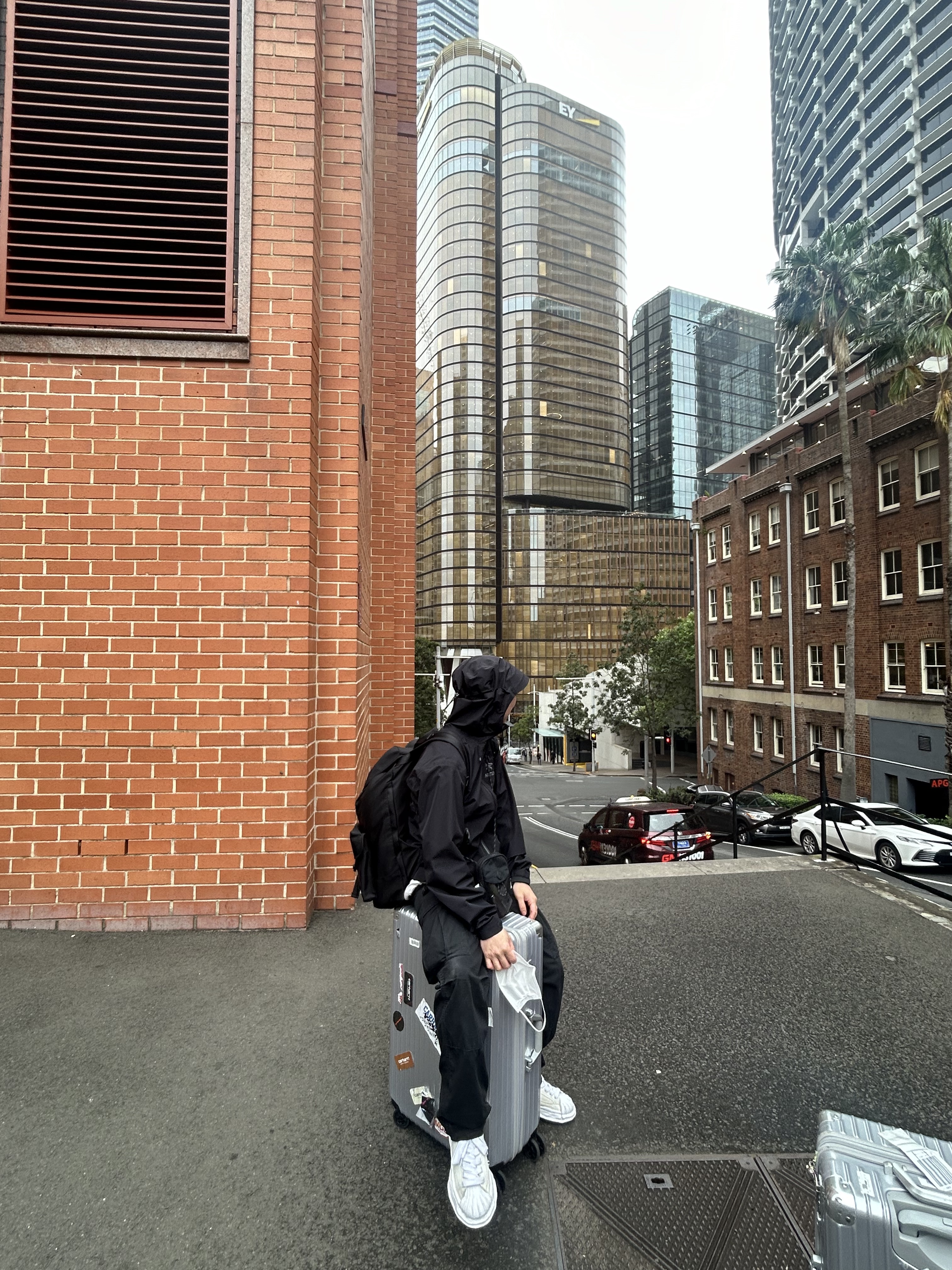 Maison Mihara Yasuhiro Blakey OG Sole Canvas Low-top Sneakers White, Arc'teryx Beta LT Jacket Black 착용 스타일 - 1