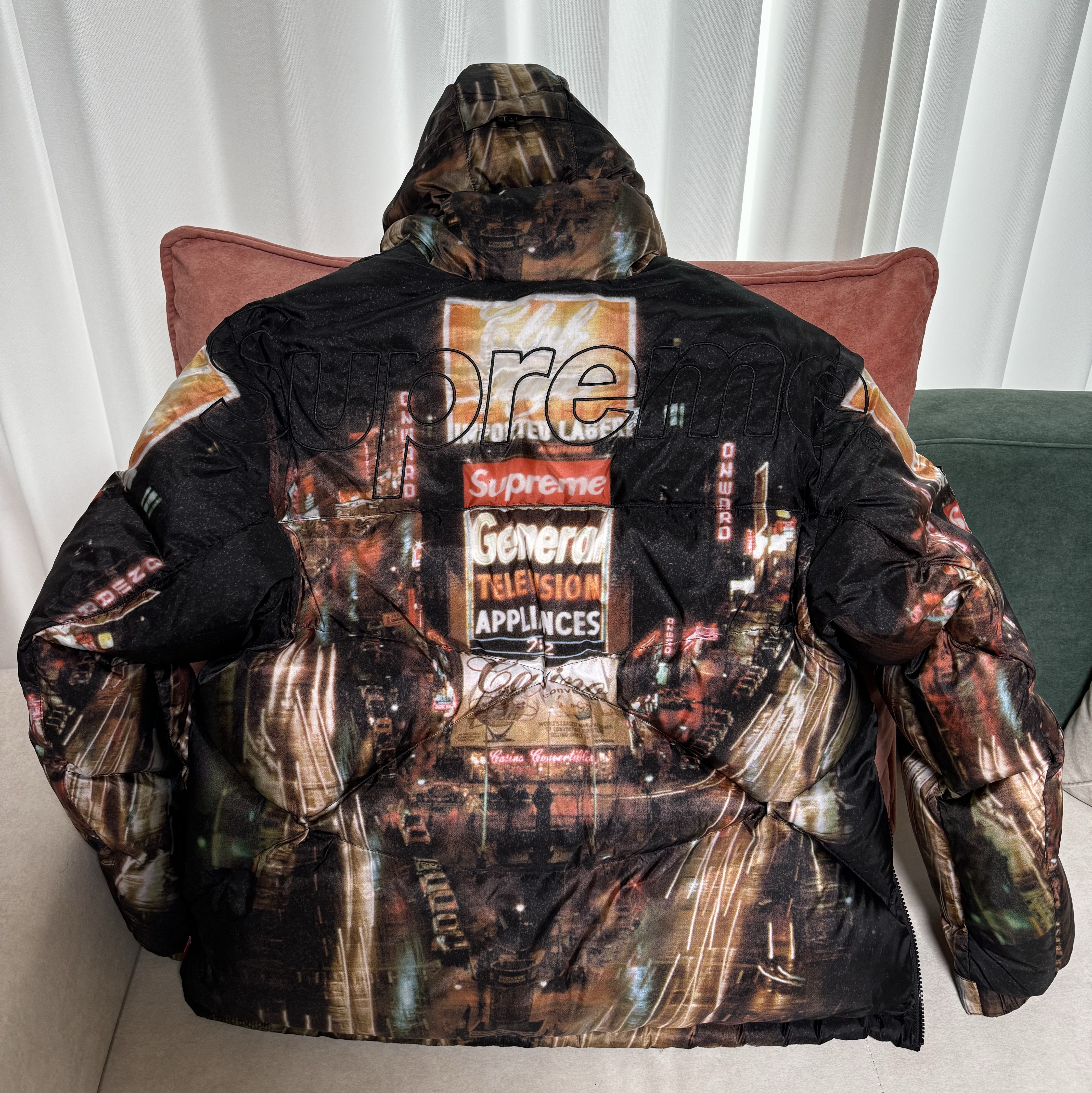 Supreme x The North Face 800-Fill Half Zip Hooded Pullover Times Square - 22FW 착용 스타일 - 2