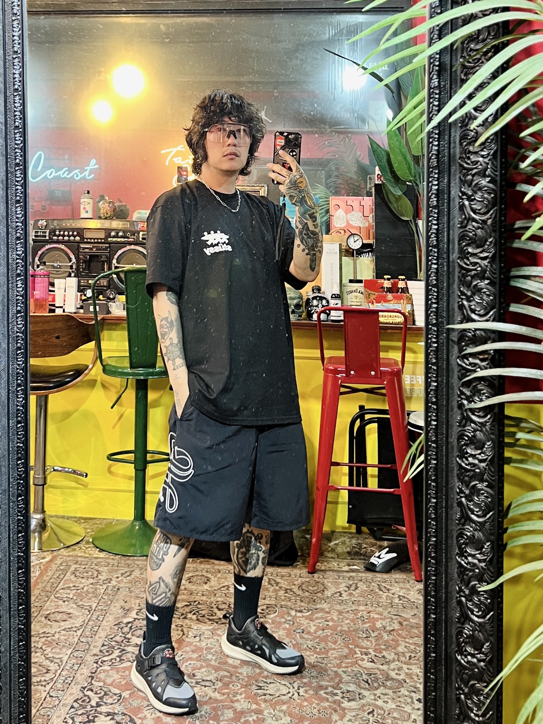 Supreme Old English Nylon Shorts Black - 23SS, Nike x Patta Air Huarache 20Y24 Black and Cool Grey 착용 스타일