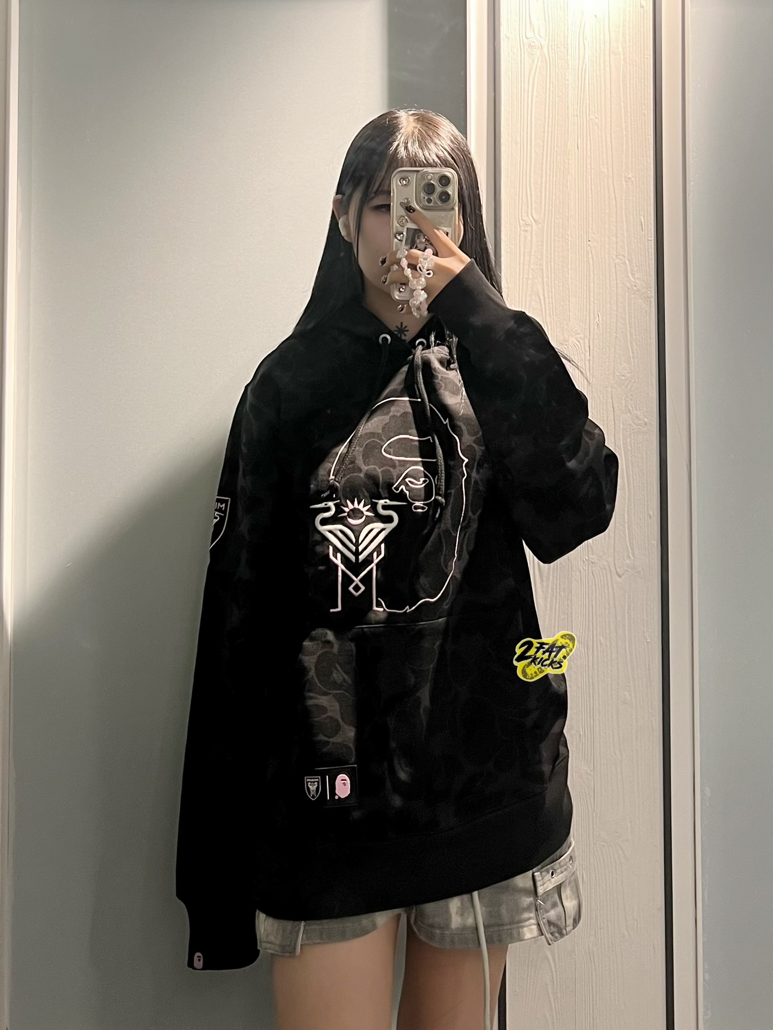 BAPE x Inter Miami CF Camo Pullover Hoodie Black 착용 스타일 - 3