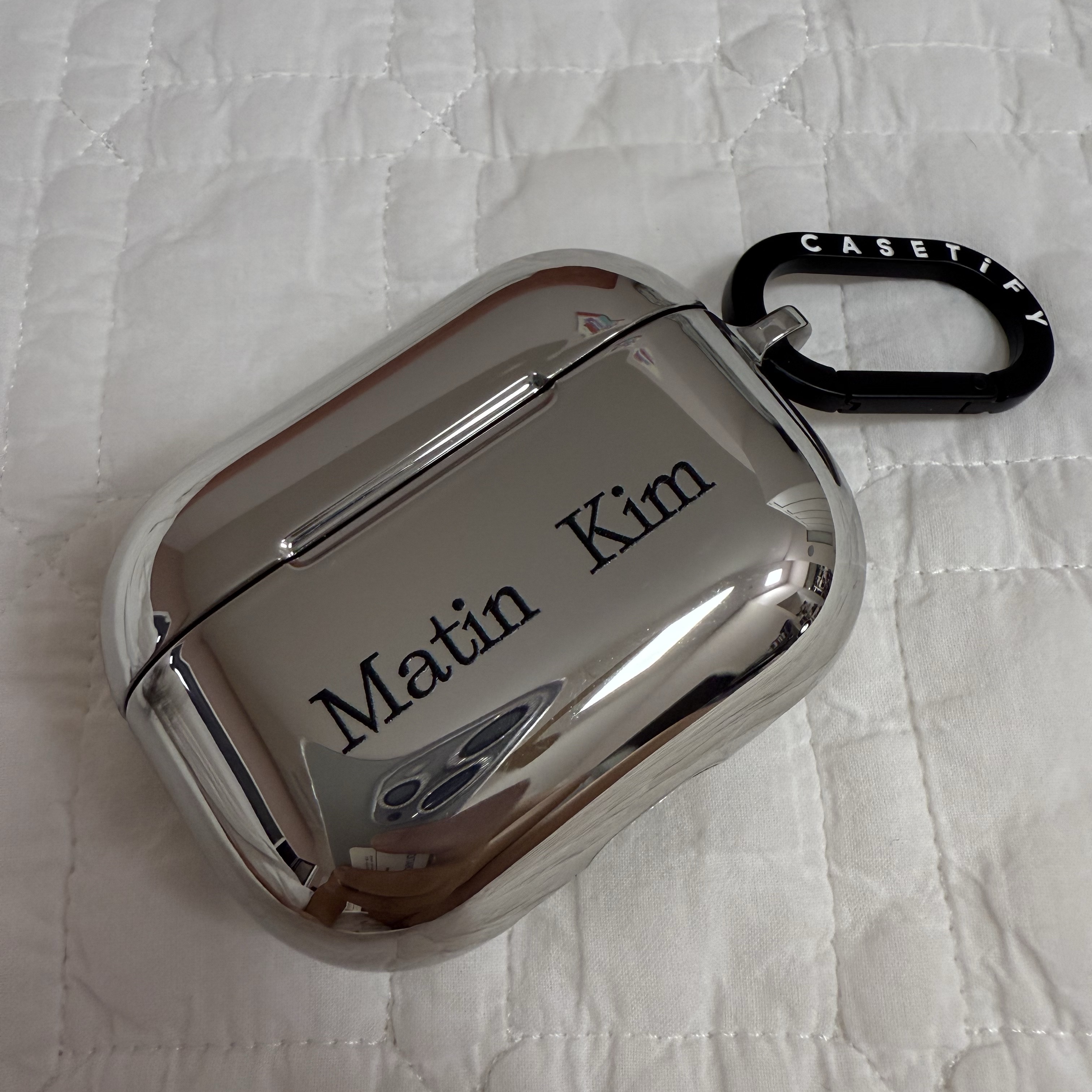 Casetify x Matin Kim iPhone Basic Logo AirPods AirPods Pro 1st/2nd Gen Case Silver 착용 스타일