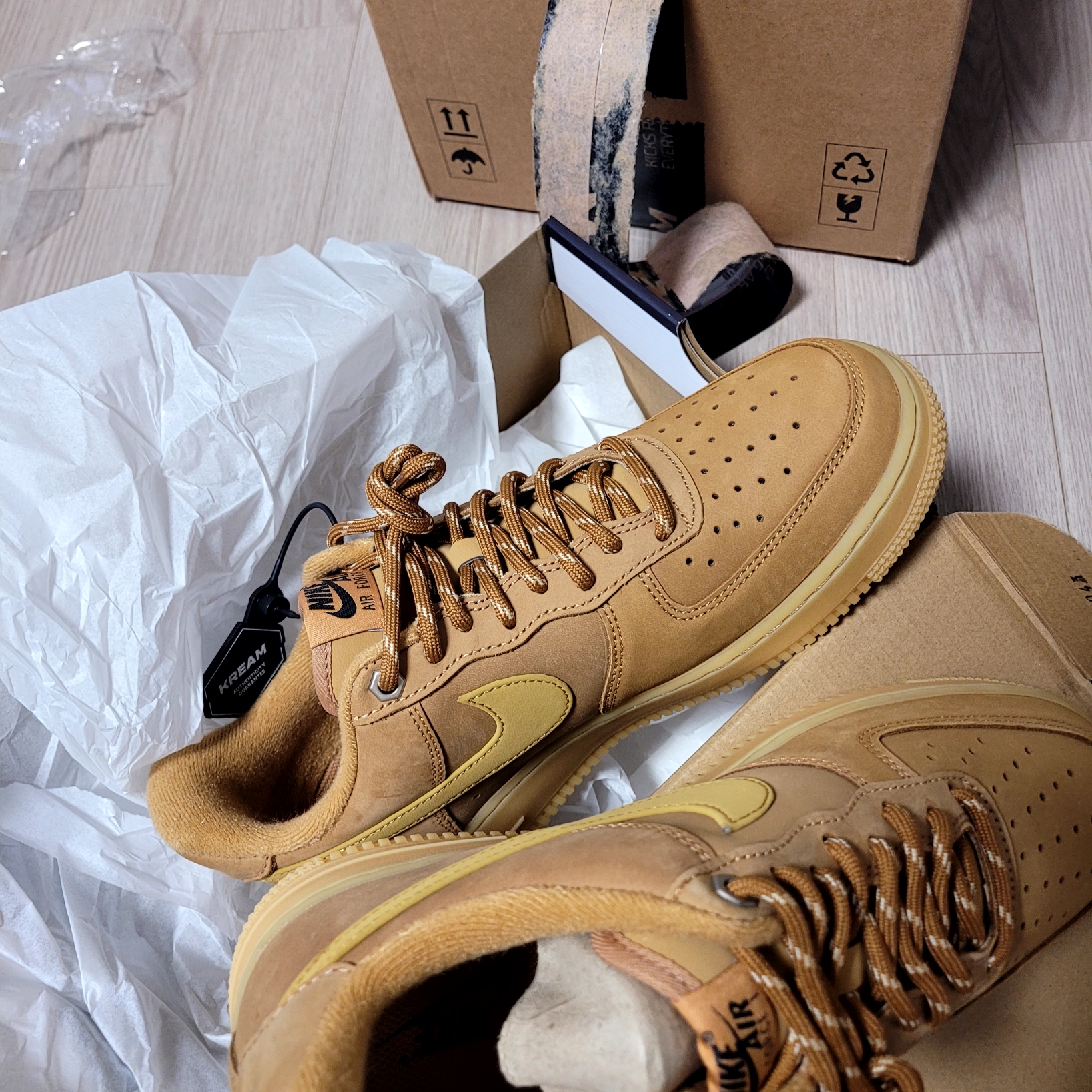 Nike Air Force 1 '07 WB Flax 착용 스타일 - 2