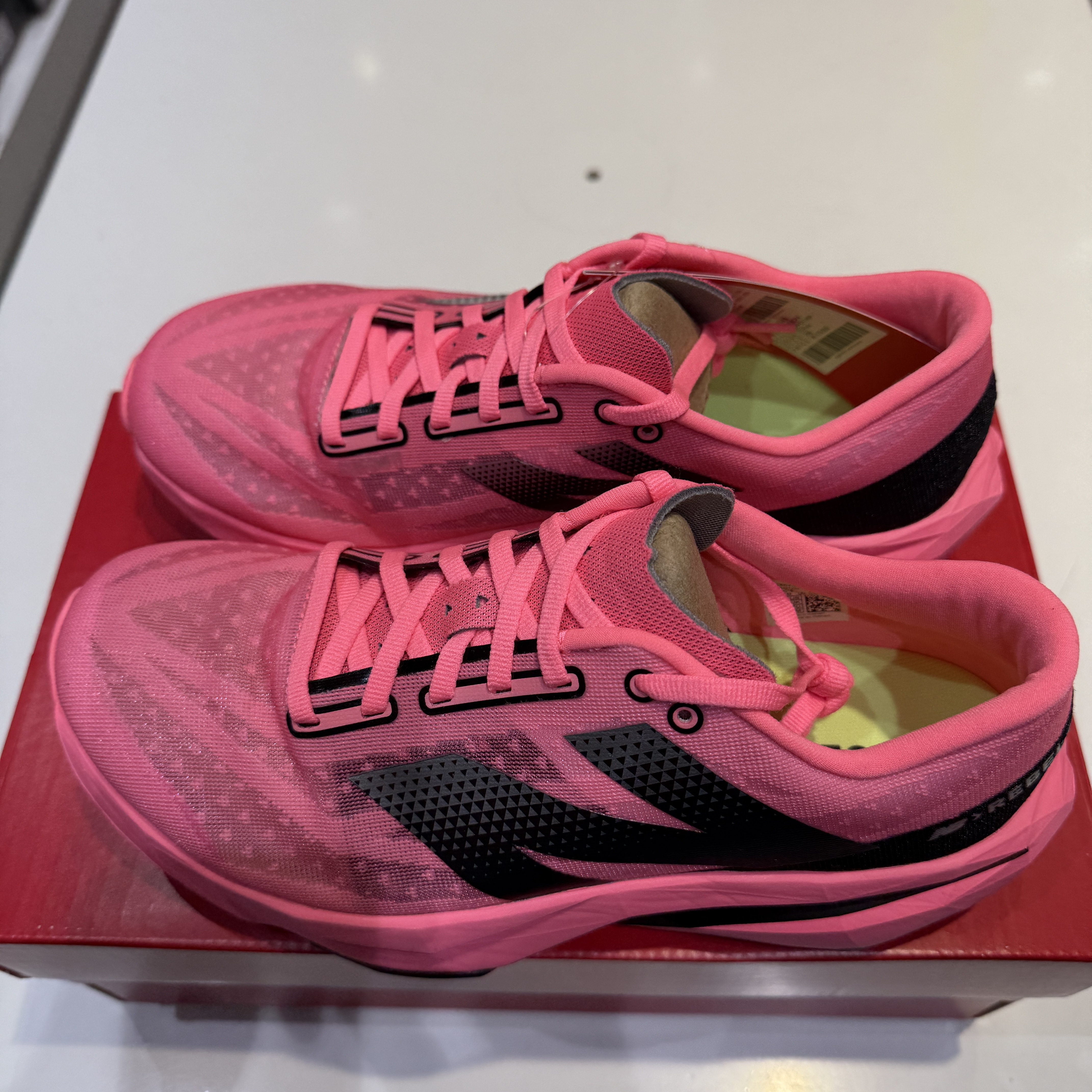 New Balance Fuelcell Rebel v4 Ultra Pink Black - D Standard 착용 스타일 - 2