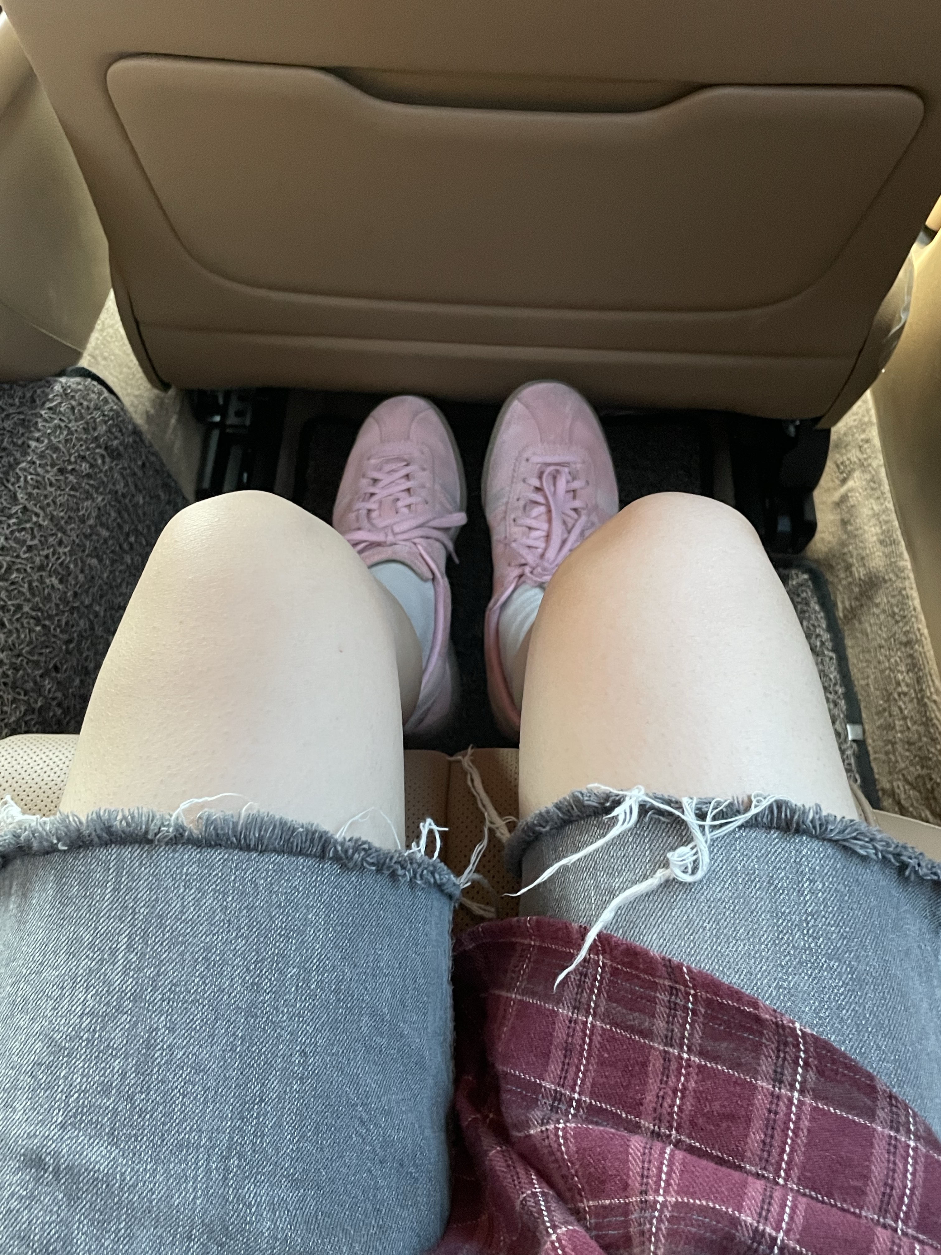 Adidas Bermuda Glow Pink 착용 스타일 - 1