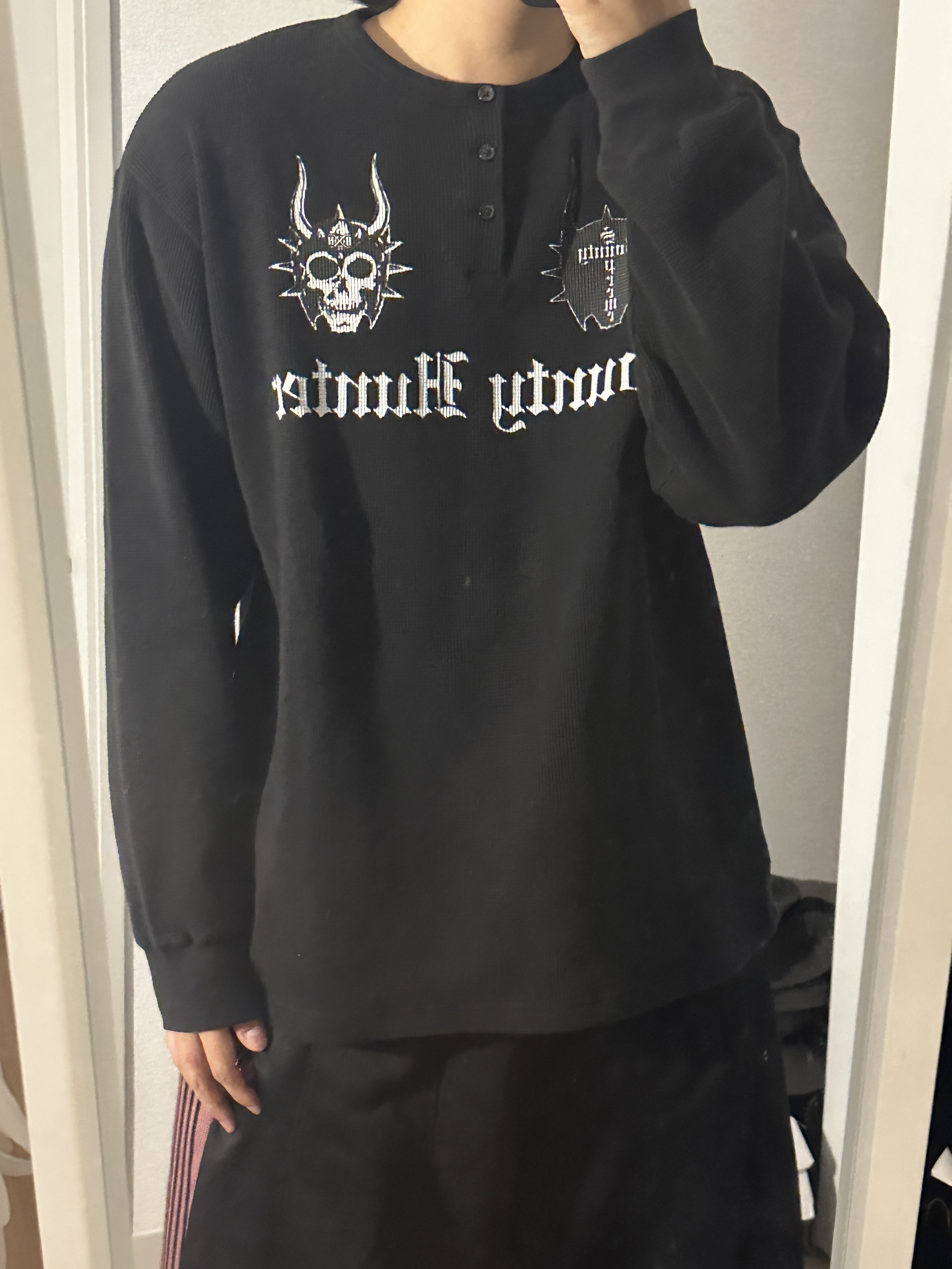 Supreme x Bounty Hunter Thermal Henley L/S Top Black - 23FW 착용 스타일 - 2