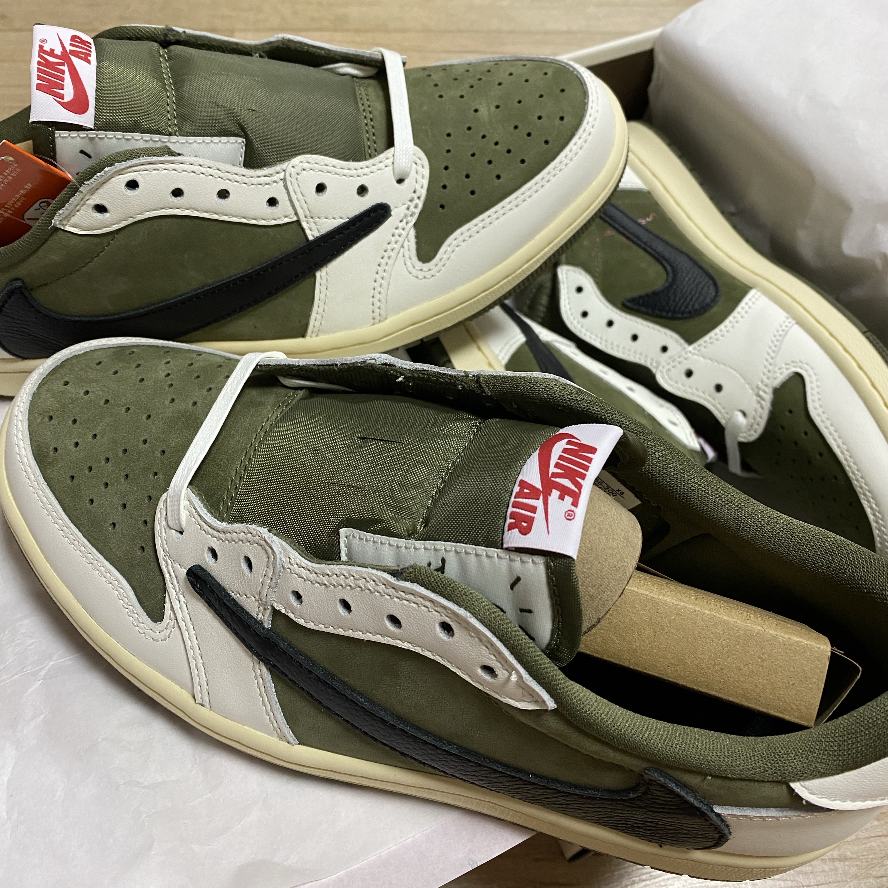 Jordan 1 x Travis Scott Retro Low OG SP Reverse Olive 착용 스타일