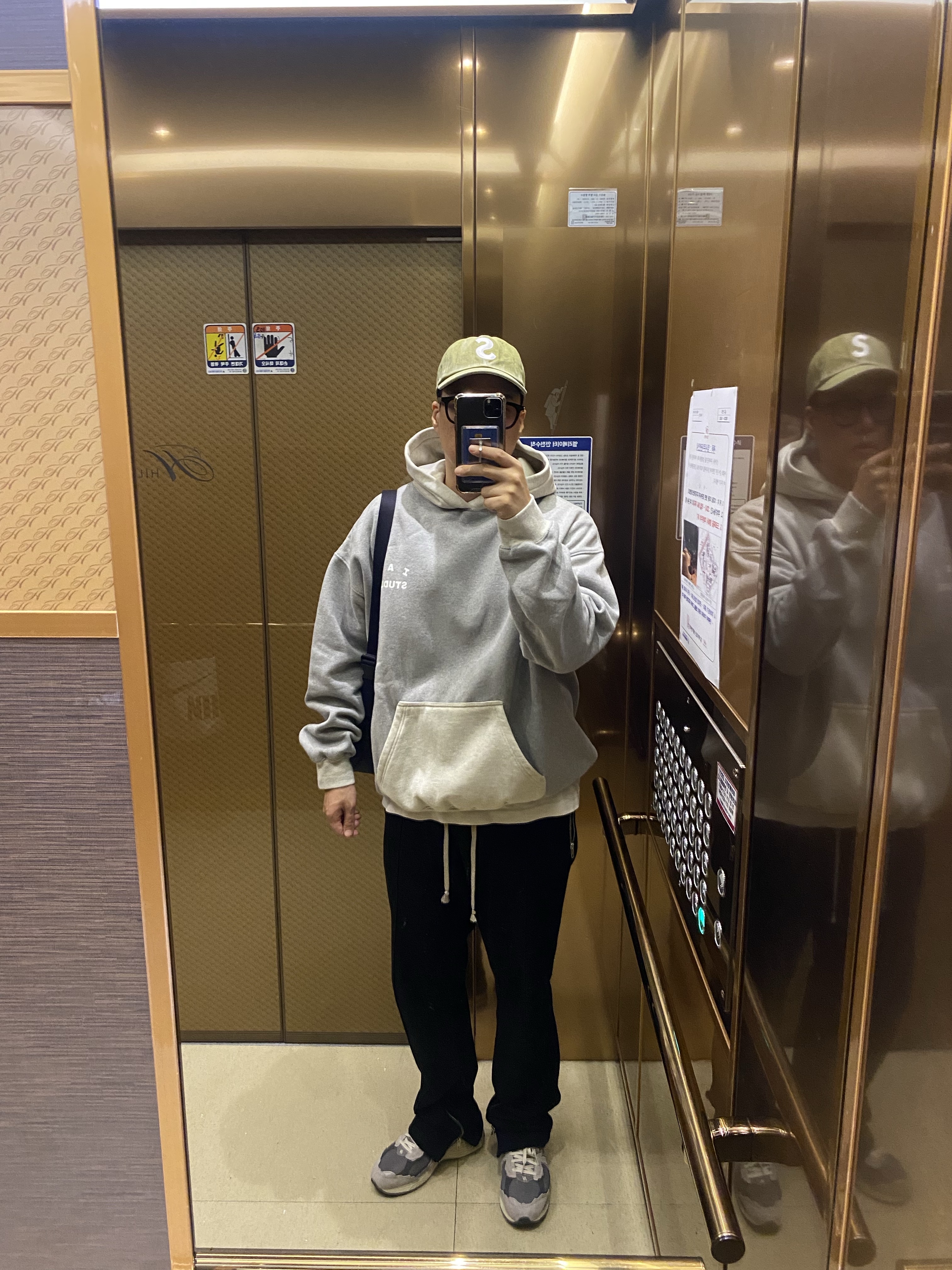 Supreme Pigment Canvas S Logo 6-Panel Olive - 23SS, New Balance 2002R Protection Pack Rain Cloud 착용 스타일