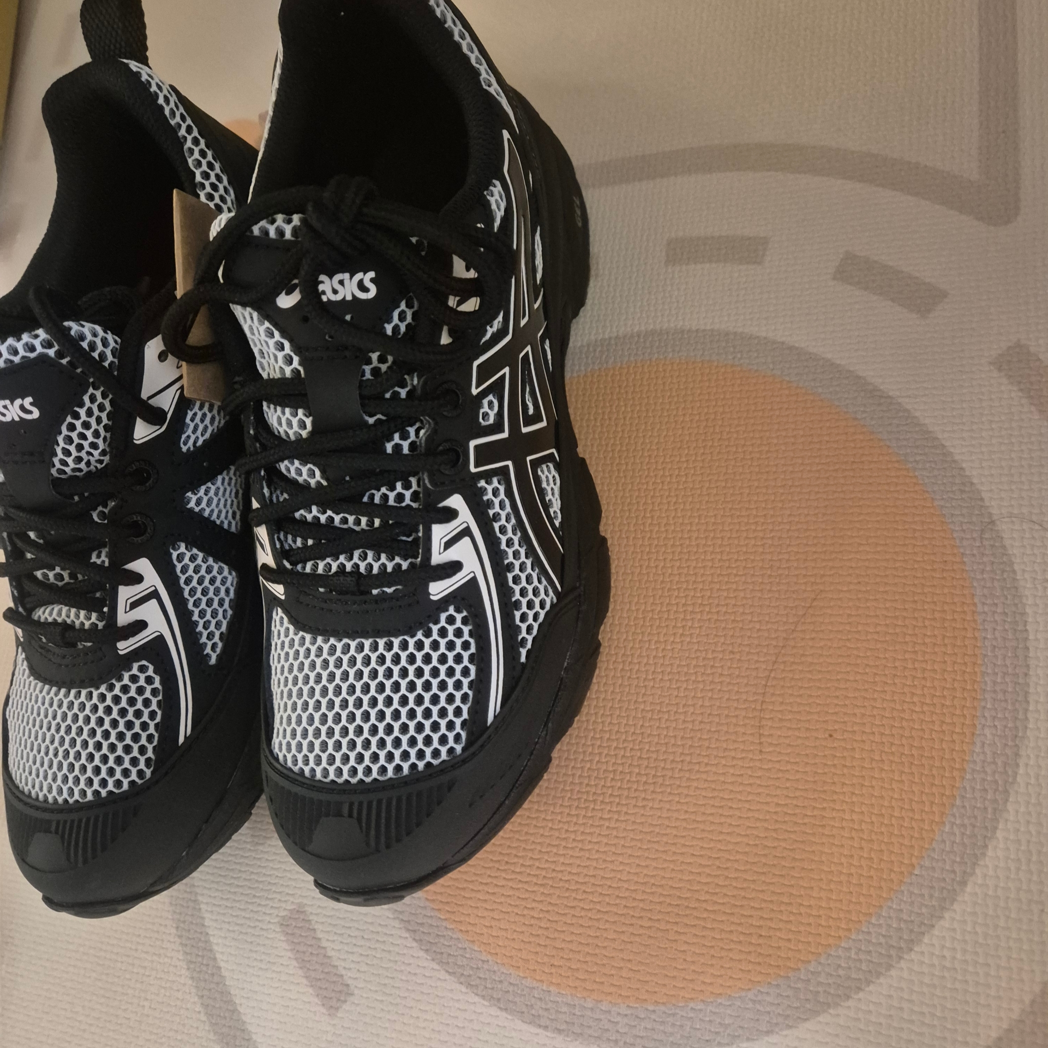 Asics Gel-Venture 6 Shield Black White 착용 스타일