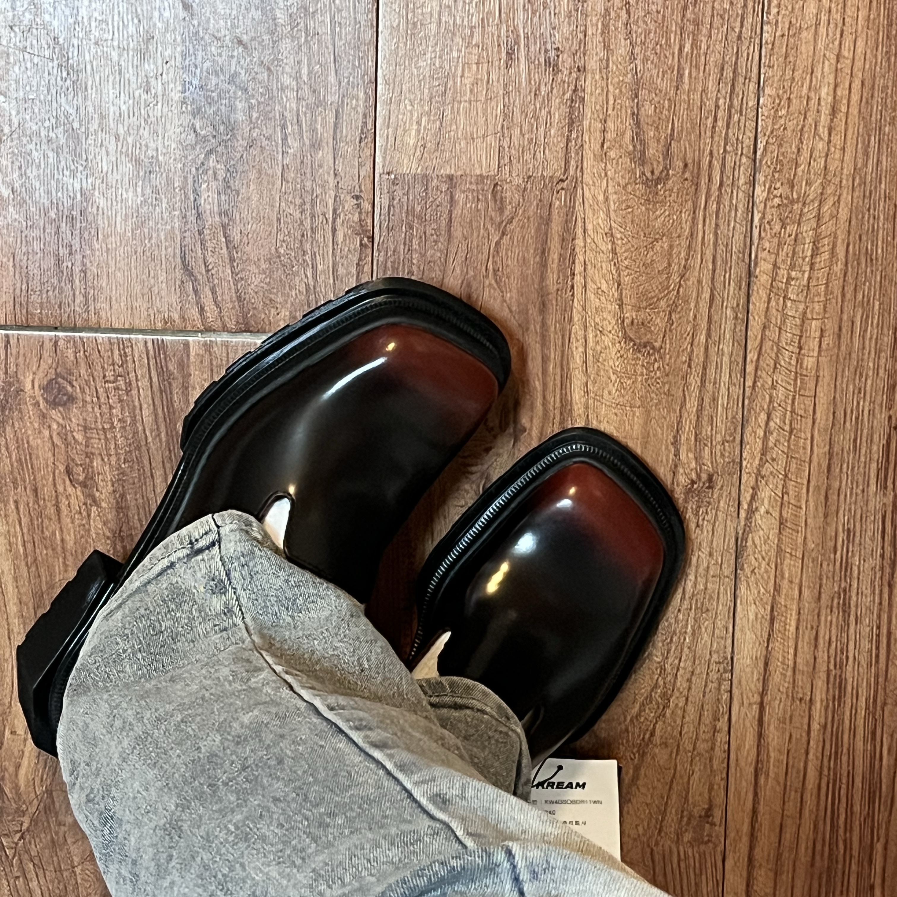 [KREAM 단독] Dr. Martens Women Maybole Mary Jane Black Cherry Red - 24FW 착용 스타일