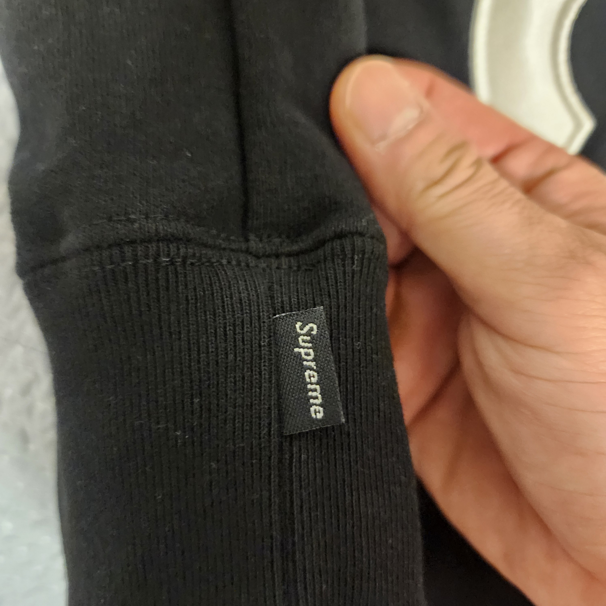 Supreme Satin Applique Hooded Sweatshirt Black - 24FW 착용 스타일 - 3