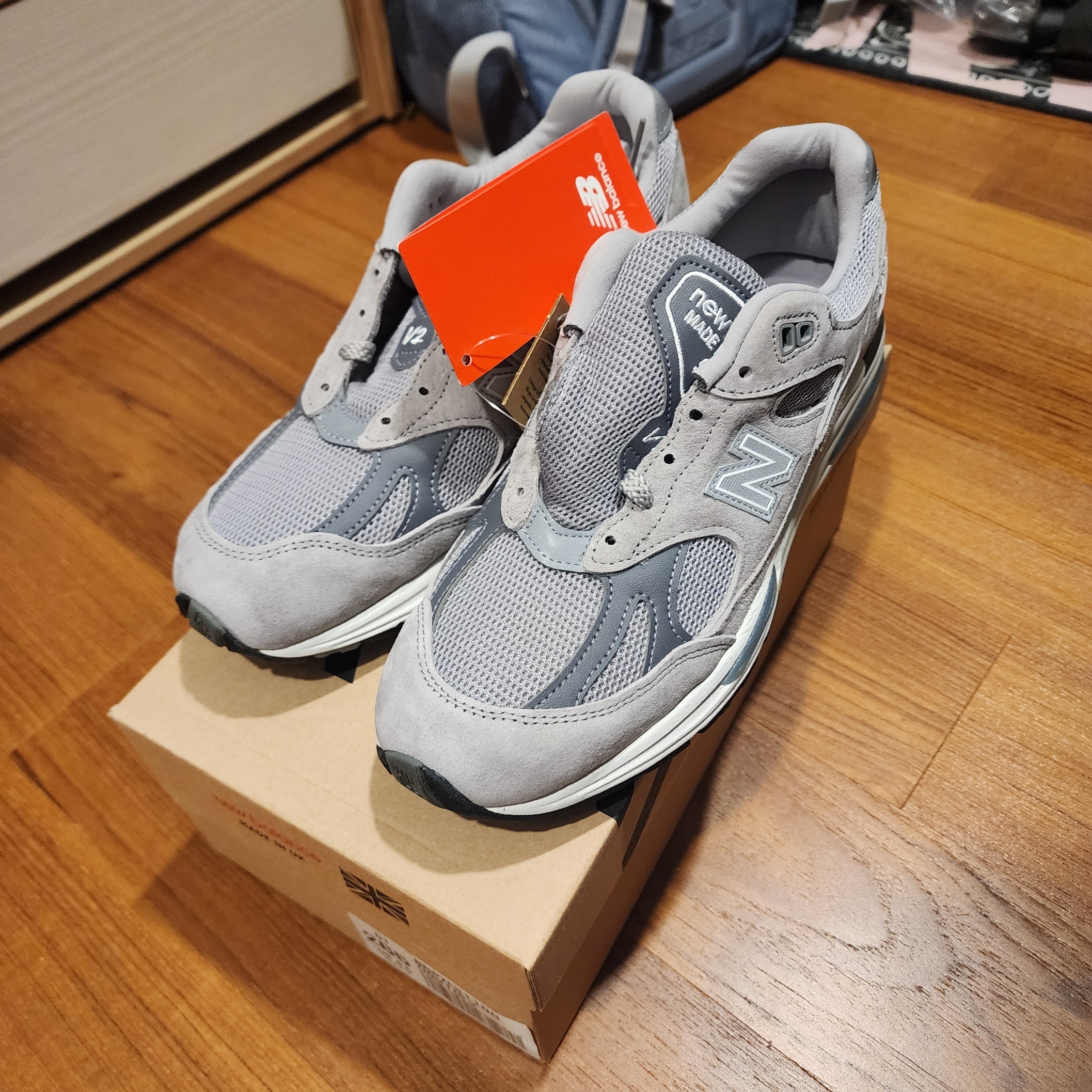 New Balance 991v2 Made in UK Rock Ridge Alloy Silver 착용 스타일 - 5