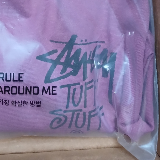 Stussy Tuff Stuff T-Shirt Berry 착용 스타일