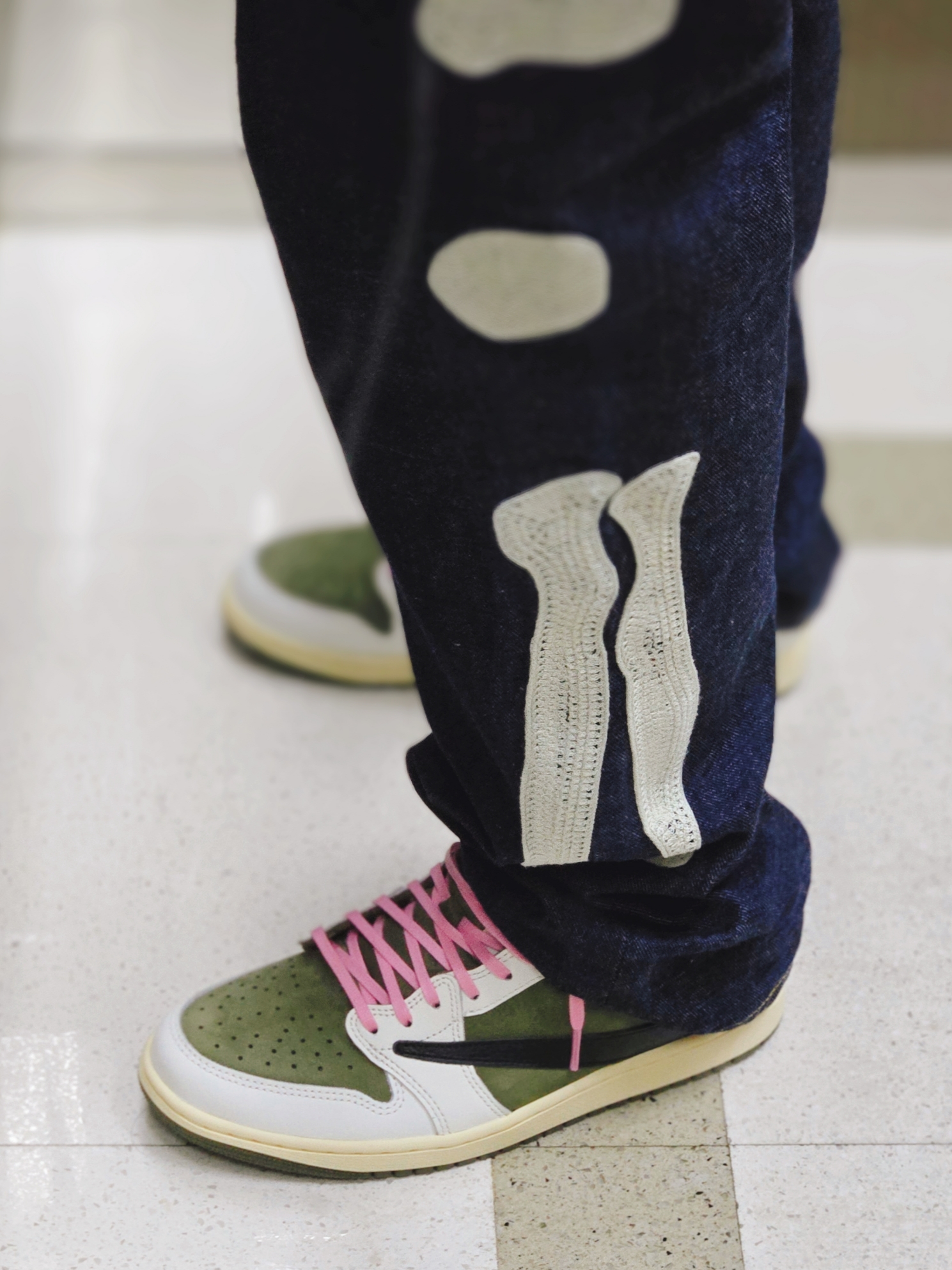 Jordan 1 x Travis Scott Retro Low OG SP Reverse Olive, Kapital 12.5 oz. Denim Mexican Tuxedo 5P Okagilly Pants Indigo 착용 스타일