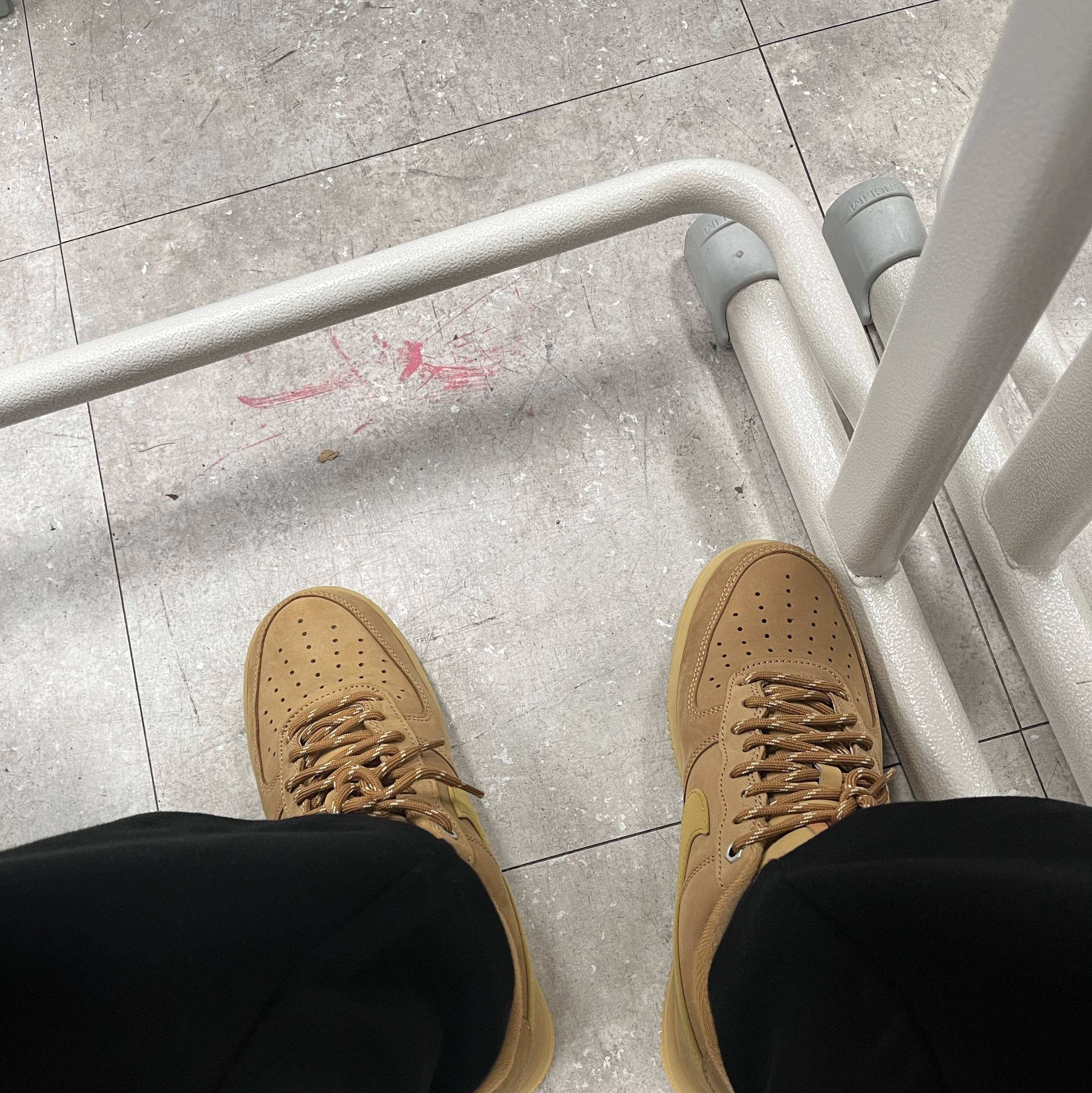 Nike Air Force 1 '07 WB Flax 착용 스타일
